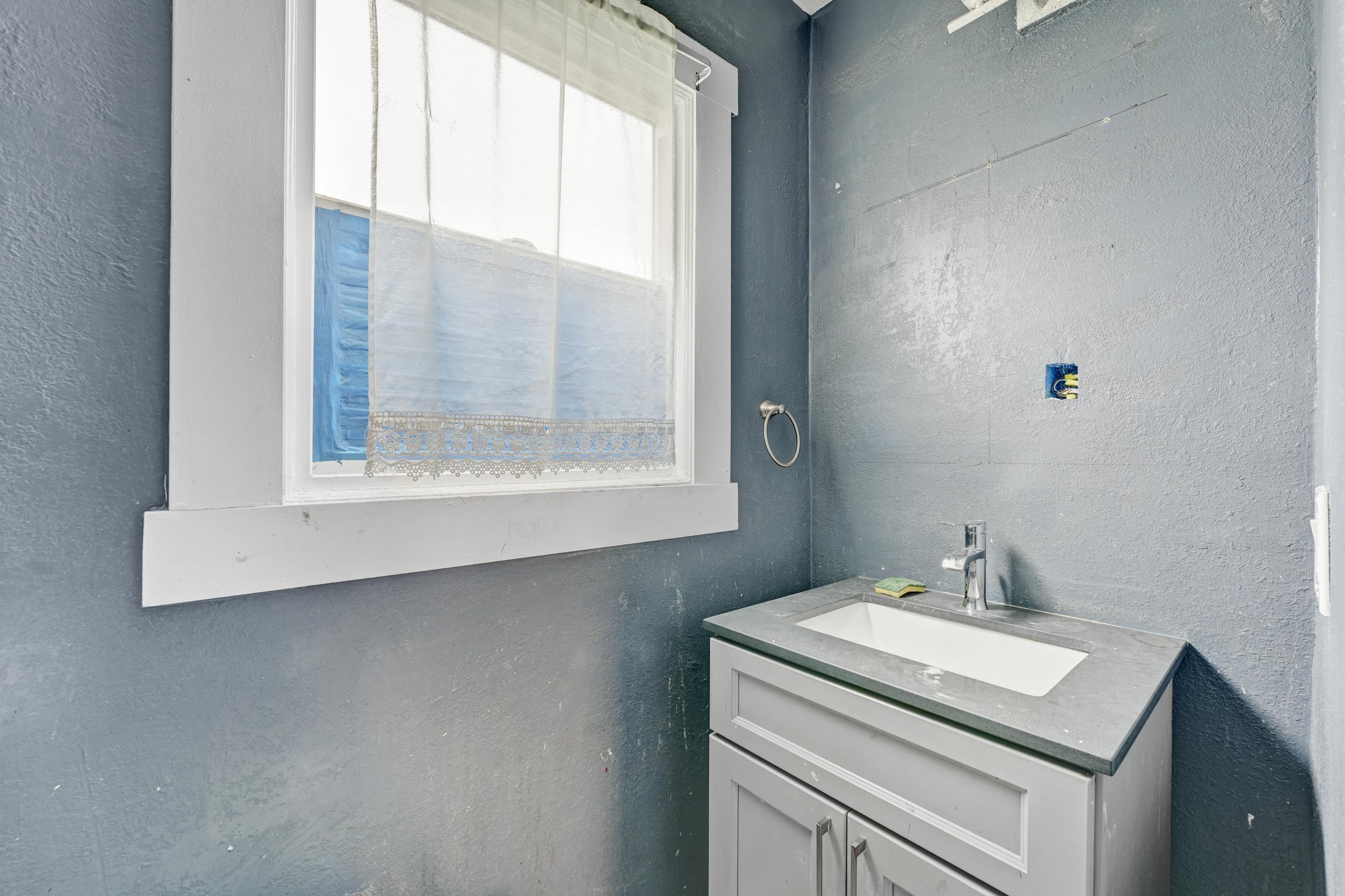 Detail Gallery Image 16 of 32 For 1355 91st Ave, Oakland,  CA 94603 - 2 Beds | 1 Baths