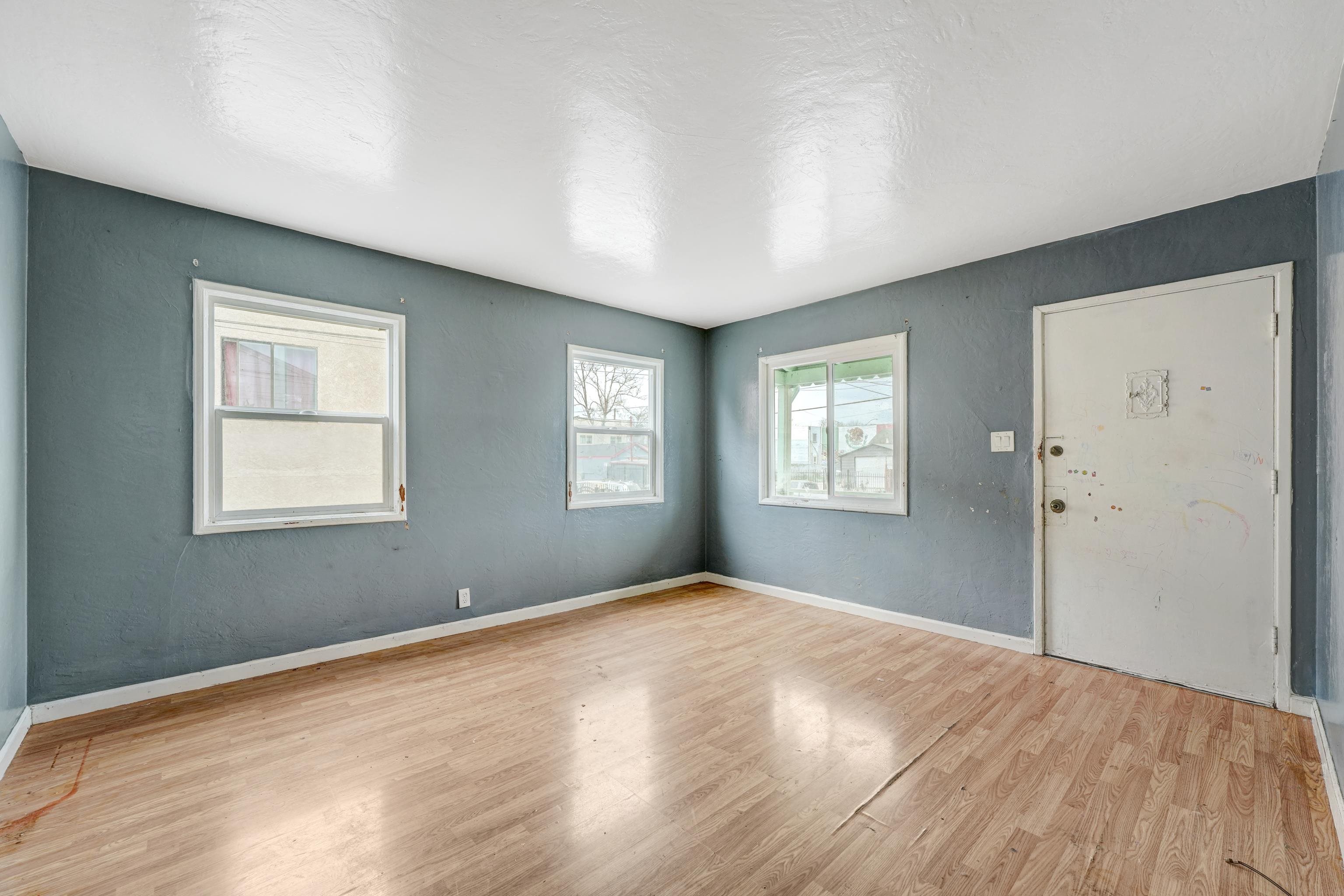 Detail Gallery Image 6 of 32 For 1355 91st Ave, Oakland,  CA 94603 - 2 Beds | 1 Baths
