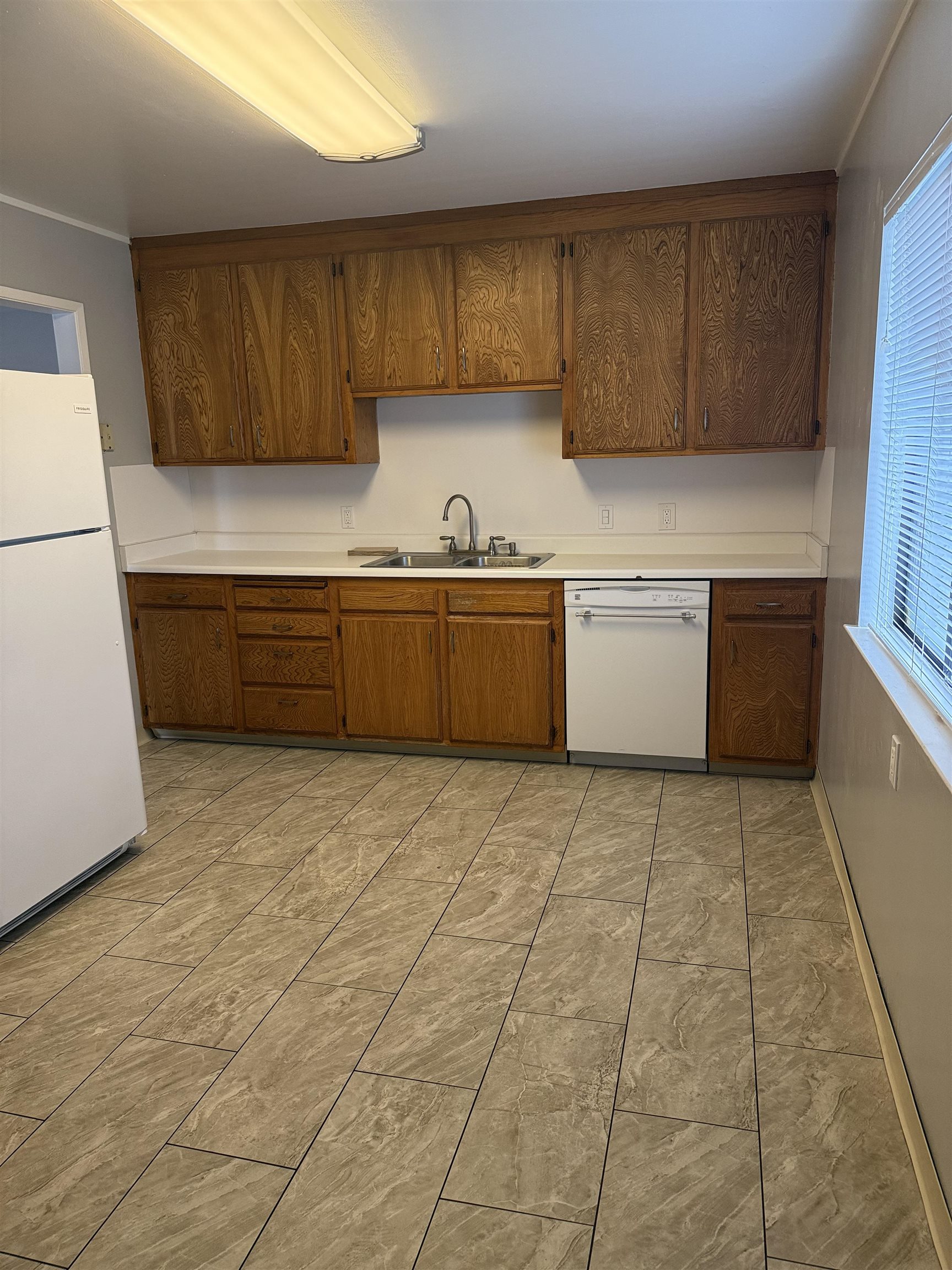 Detail Gallery Image 3 of 11 For 2144 Alvarado St, San Leandro,  CA 94577 - 3 Beds | 1/1 Baths