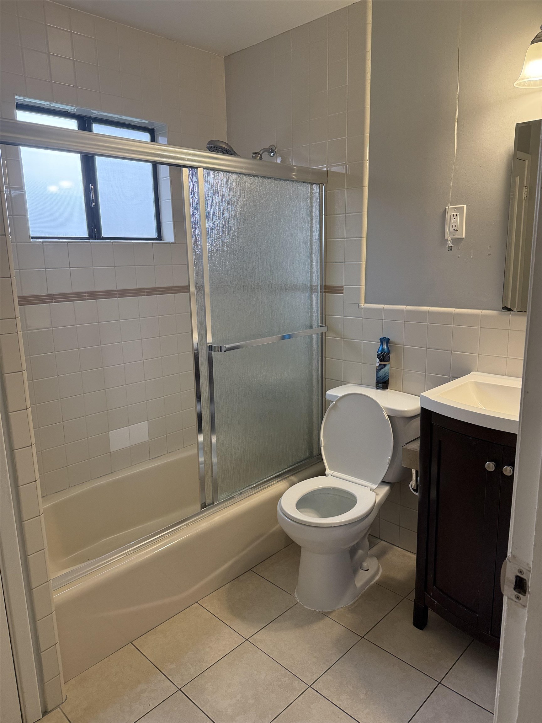 Detail Gallery Image 4 of 11 For 2144 Alvarado St, San Leandro,  CA 94577 - 3 Beds | 1/1 Baths