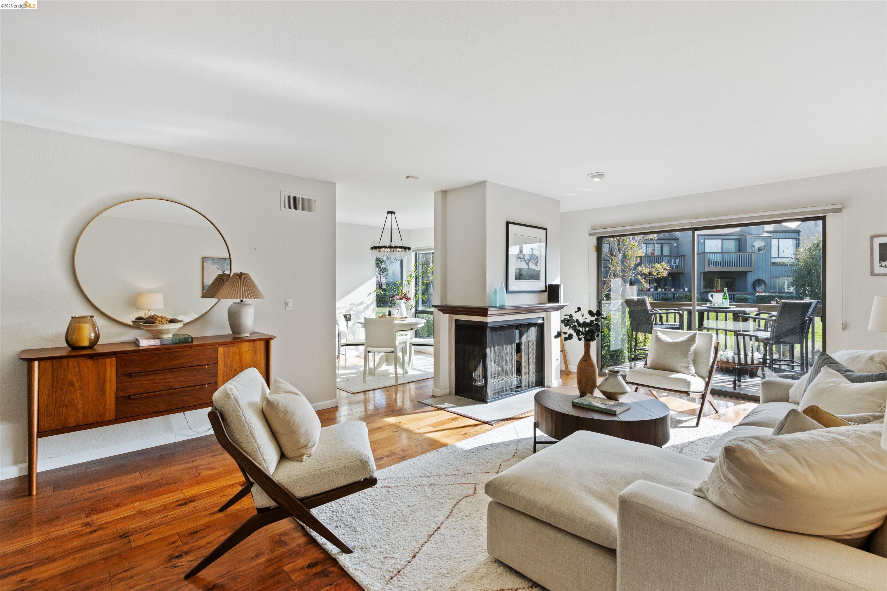 Front Image Thumbnail for EB41124296