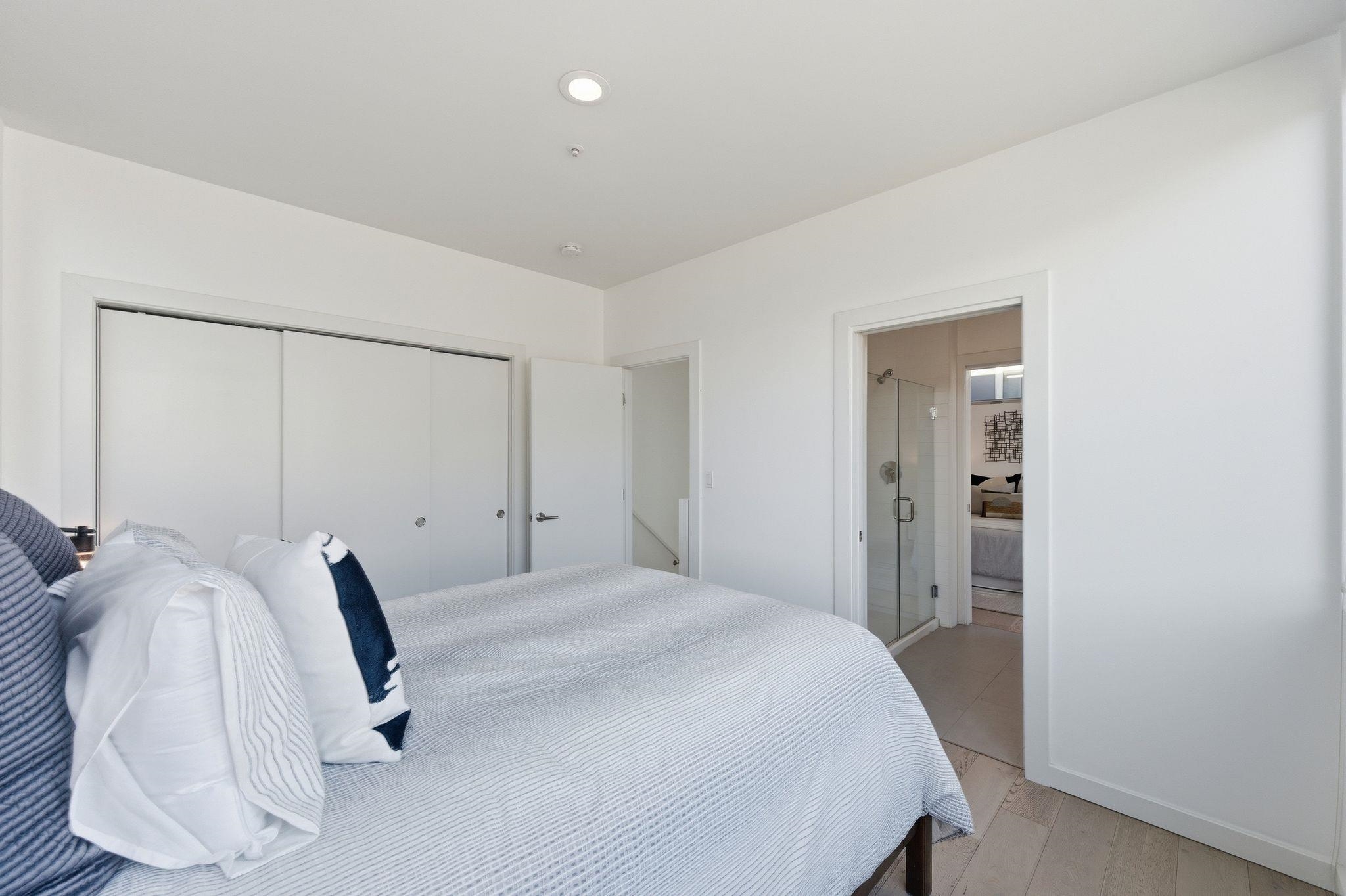Detail Gallery Image 11 of 25 For 857 W Grand Ave, Oakland,  CA 94607 - 3 Beds | 2 Baths