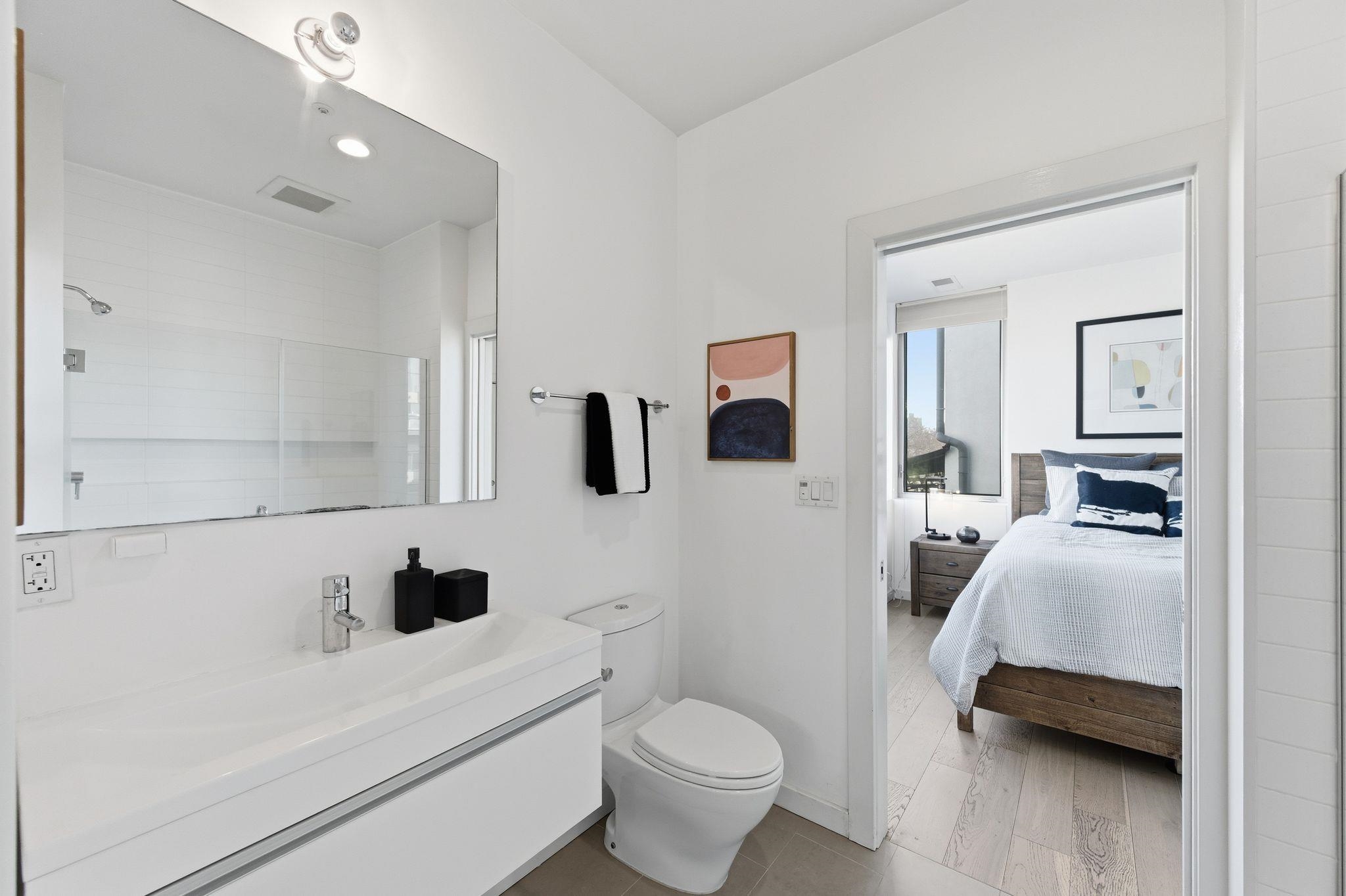 Detail Gallery Image 13 of 25 For 857 W Grand Ave, Oakland,  CA 94607 - 3 Beds | 2 Baths