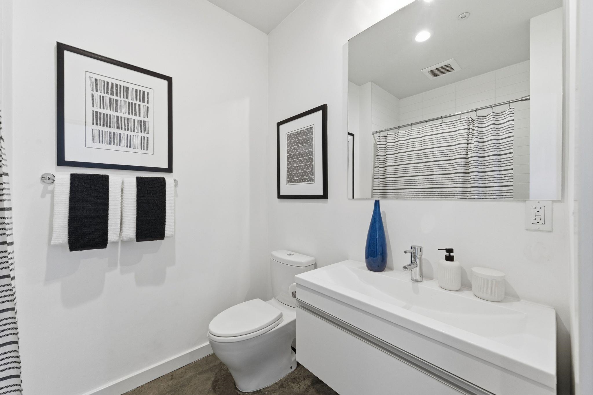 Detail Gallery Image 20 of 25 For 857 W Grand Ave, Oakland,  CA 94607 - 3 Beds | 2 Baths