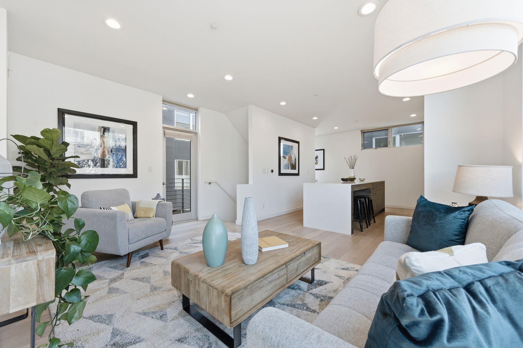 Detail Gallery Image 3 of 25 For 857 W Grand Ave, Oakland,  CA 94607 - 3 Beds | 2 Baths