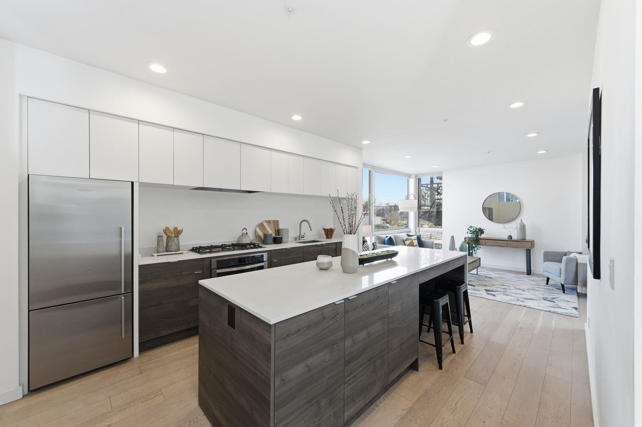 Detail Gallery Image 8 of 25 For 857 W Grand Ave, Oakland,  CA 94607 - 3 Beds | 2 Baths