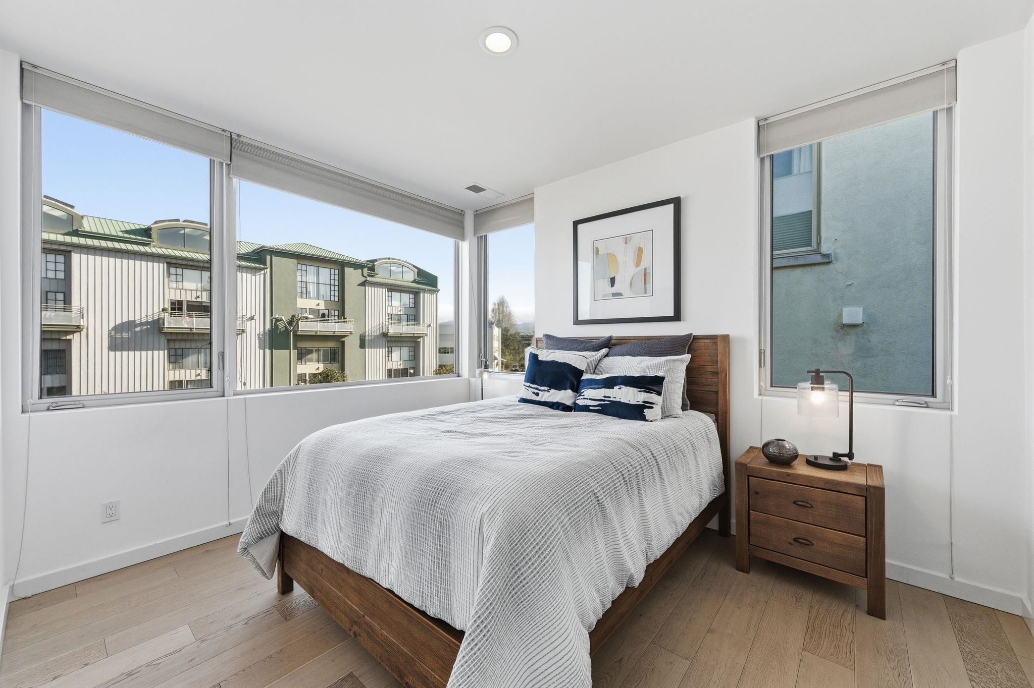 Detail Gallery Image 10 of 25 For 857 W Grand Ave, Oakland,  CA 94607 - 3 Beds | 2 Baths