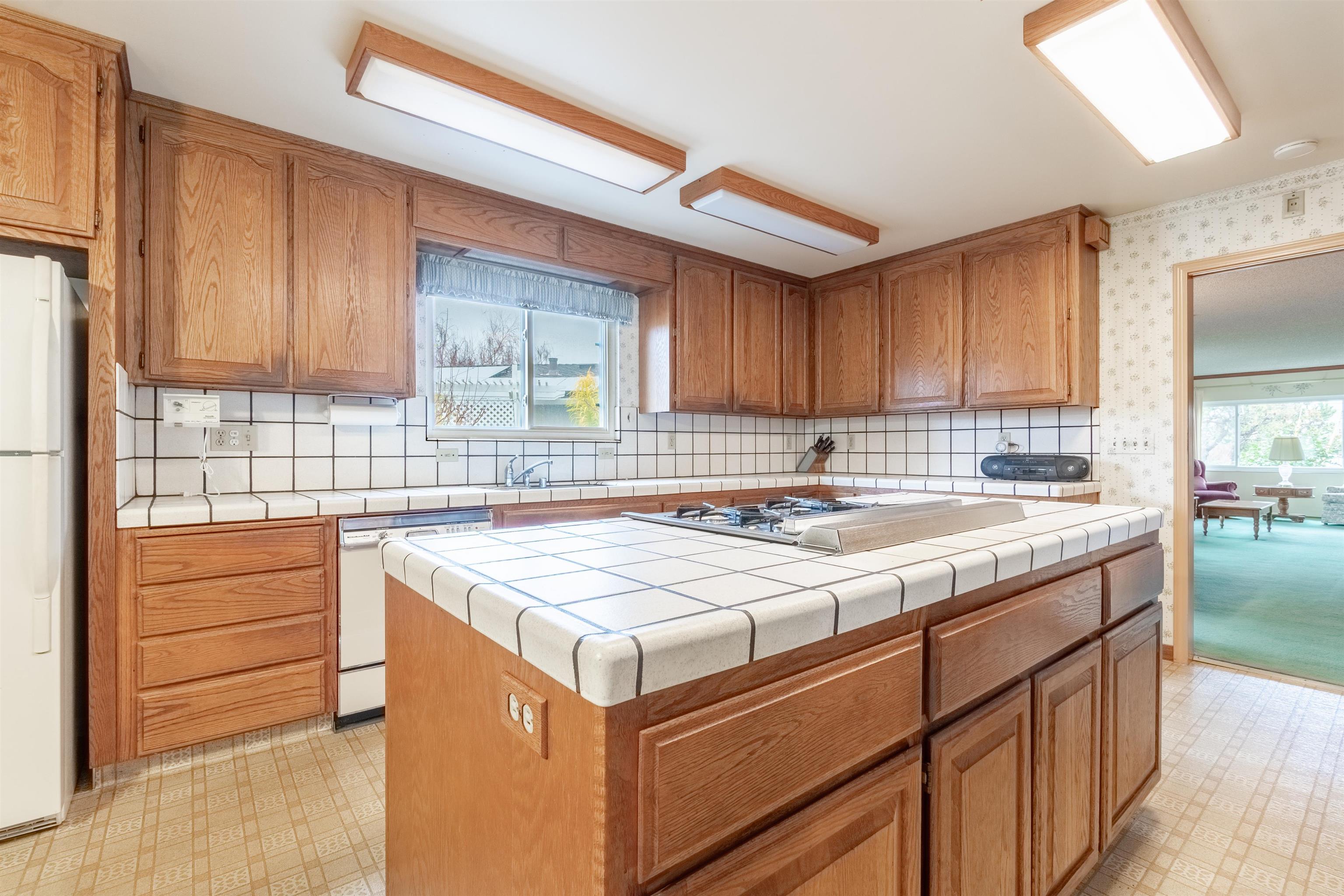 Detail Gallery Image 11 of 28 For 15239 Laverne Ct, San Leandro,  CA 94579 - 3 Beds | 2 Baths