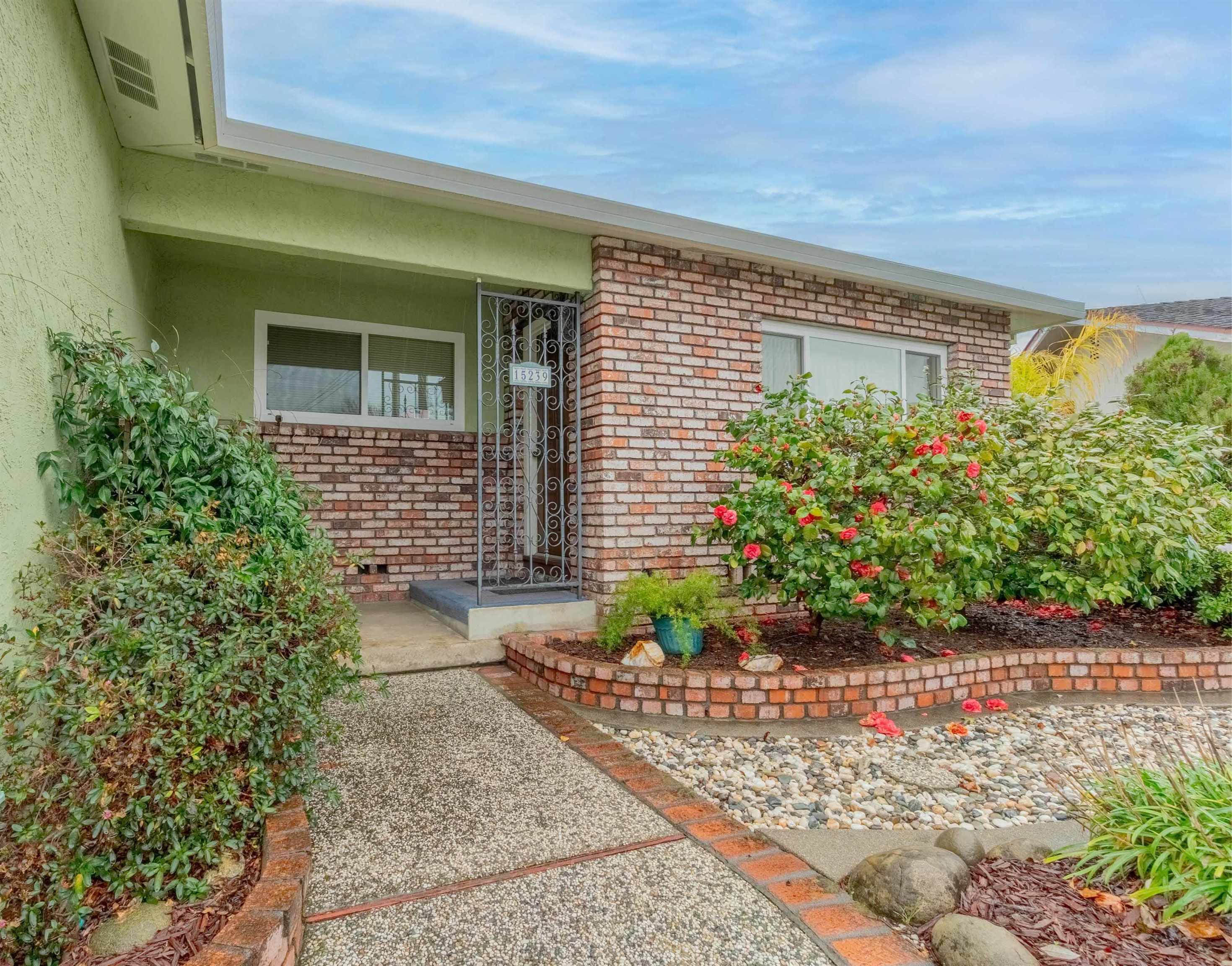 Detail Gallery Image 4 of 28 For 15239 Laverne Ct, San Leandro,  CA 94579 - 3 Beds | 2 Baths