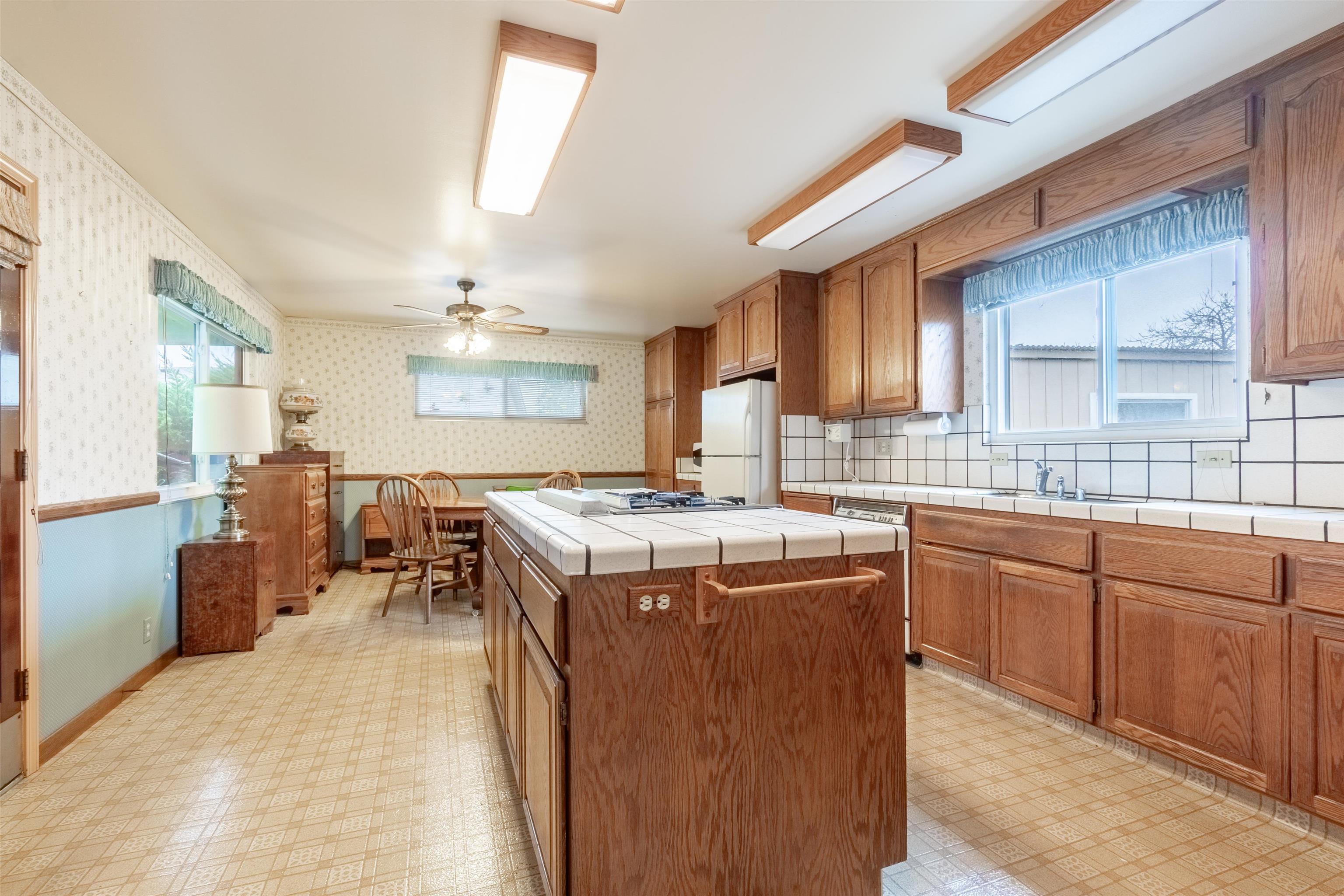 Detail Gallery Image 9 of 28 For 15239 Laverne Ct, San Leandro,  CA 94579 - 3 Beds | 2 Baths