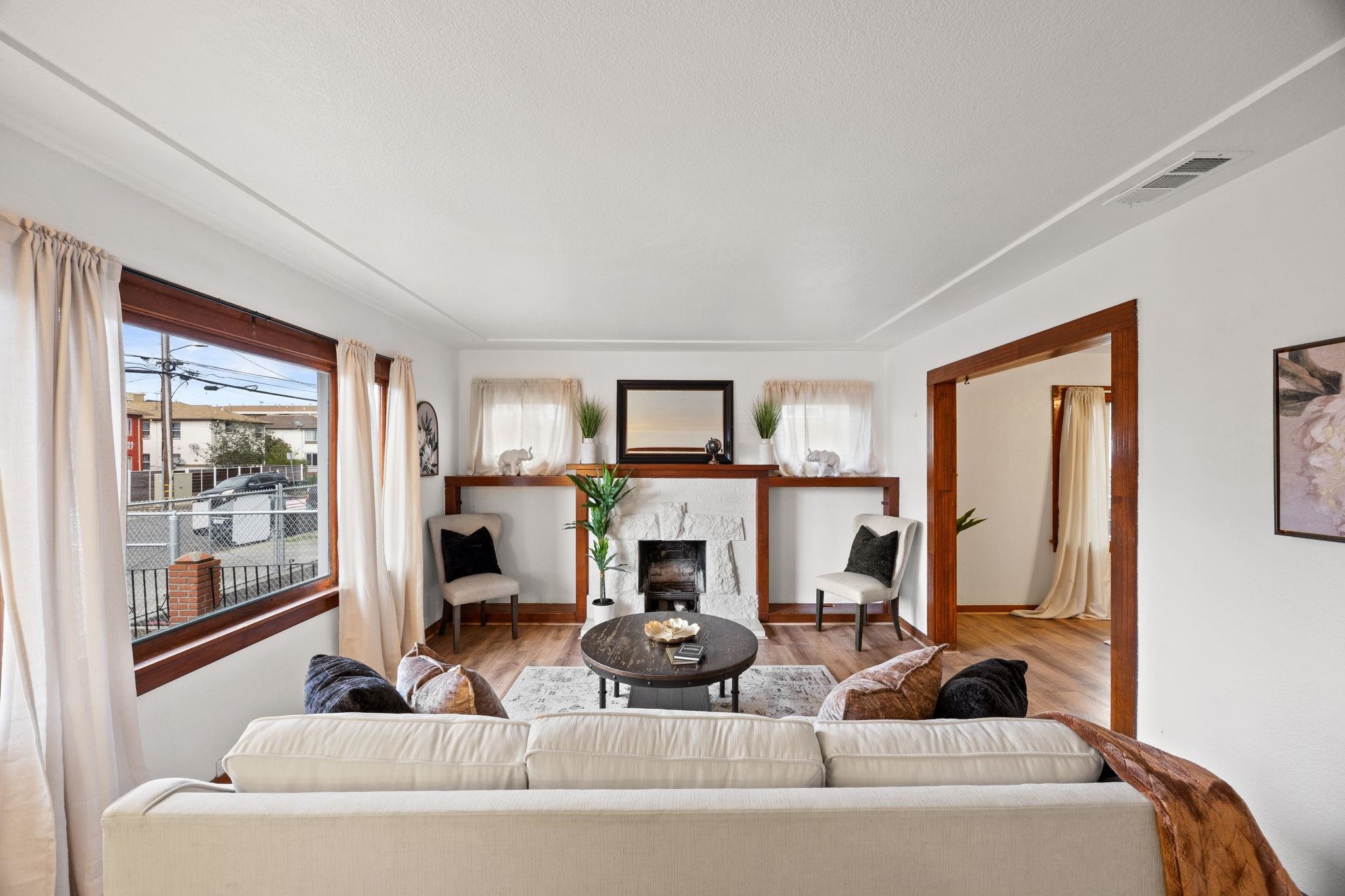 Detail Gallery Image 2 of 28 For 1742 28th Ave, Oakland,  CA 94601 - 3 Beds | 1 Baths