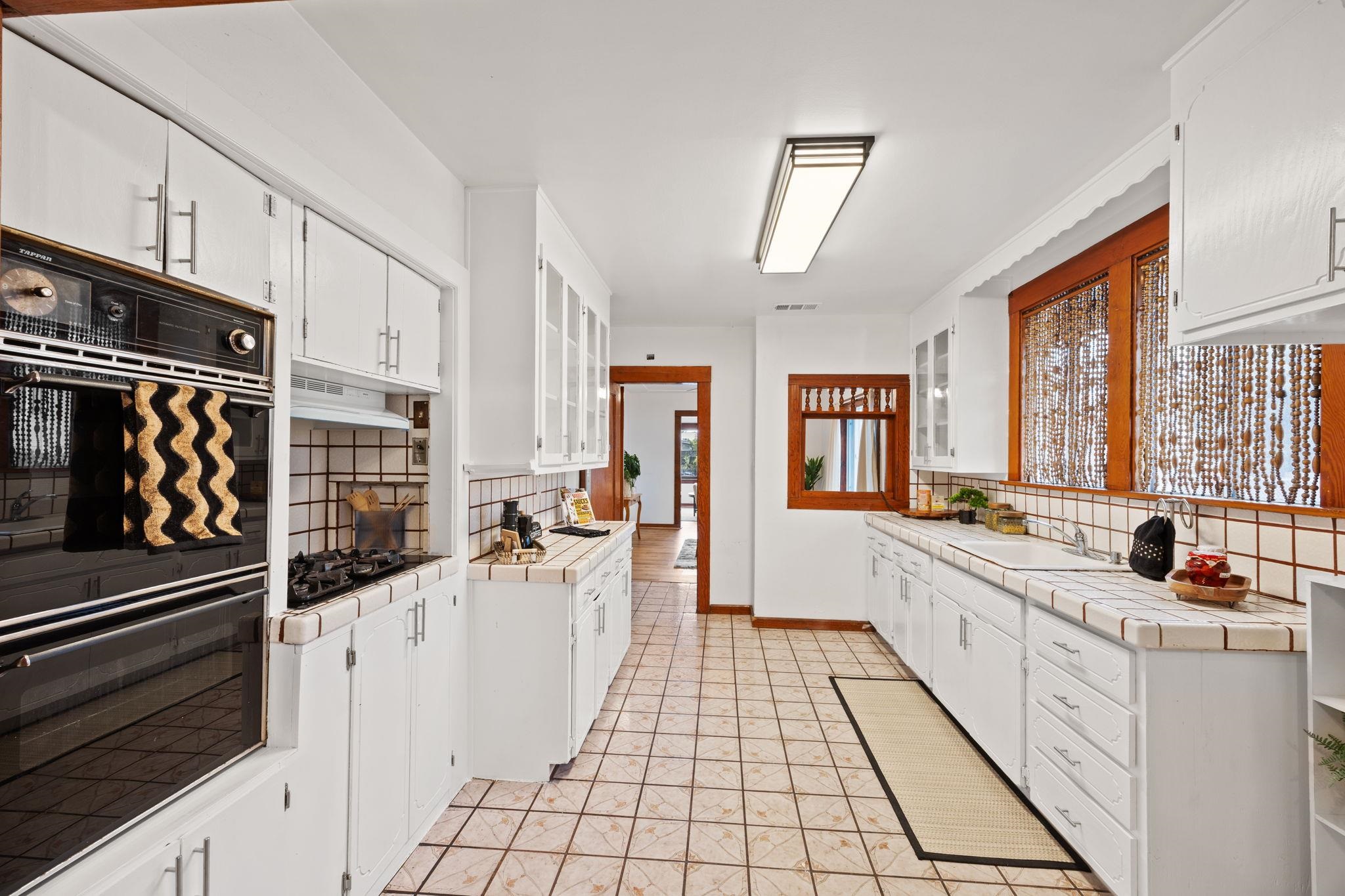 Detail Gallery Image 14 of 28 For 1742 28th Ave, Oakland,  CA 94601 - 3 Beds | 1 Baths