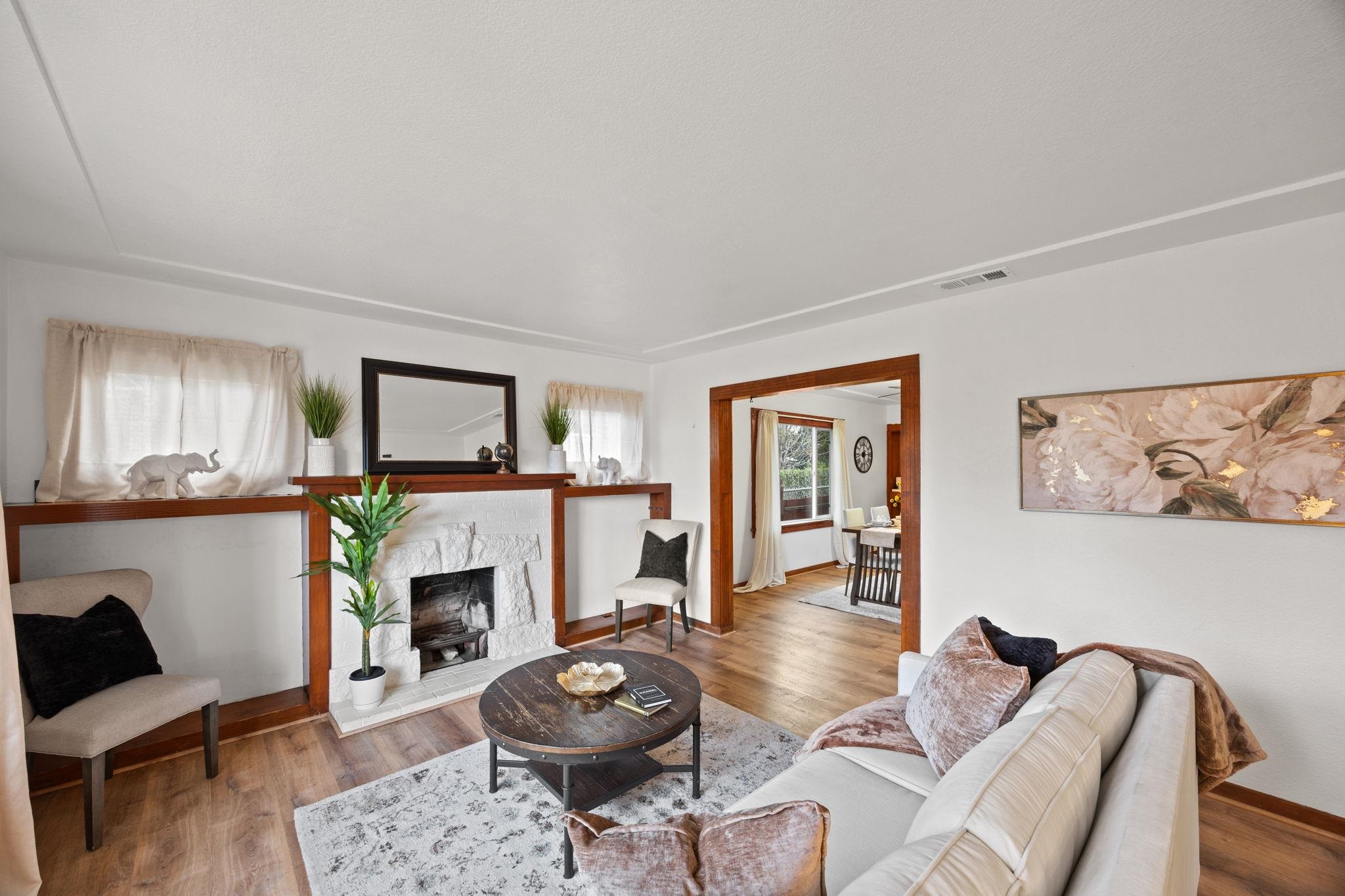 Detail Gallery Image 3 of 28 For 1742 28th Ave, Oakland,  CA 94601 - 3 Beds | 1 Baths