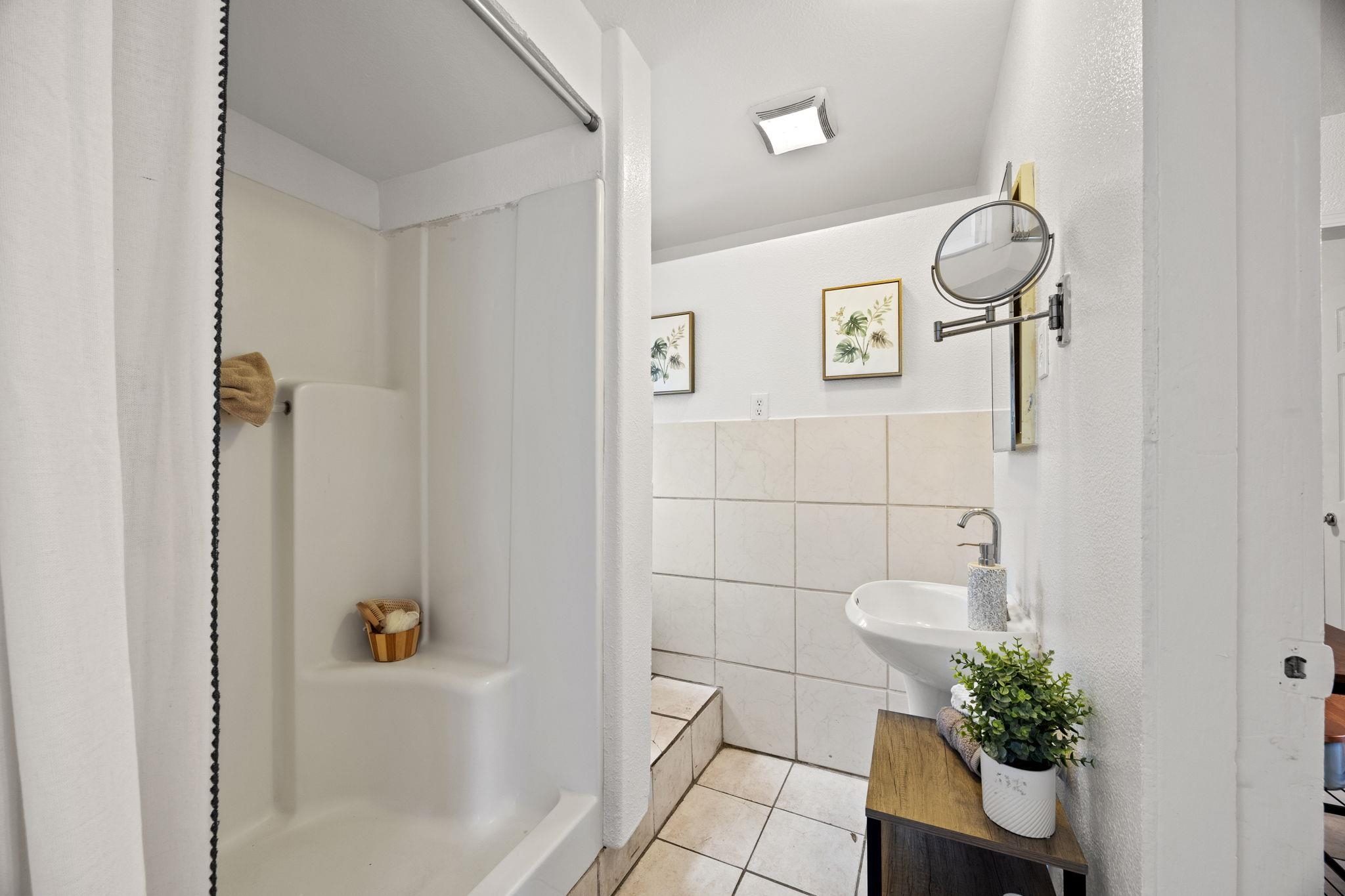 Detail Gallery Image 23 of 28 For 1742 28th Ave, Oakland,  CA 94601 - 3 Beds | 1 Baths
