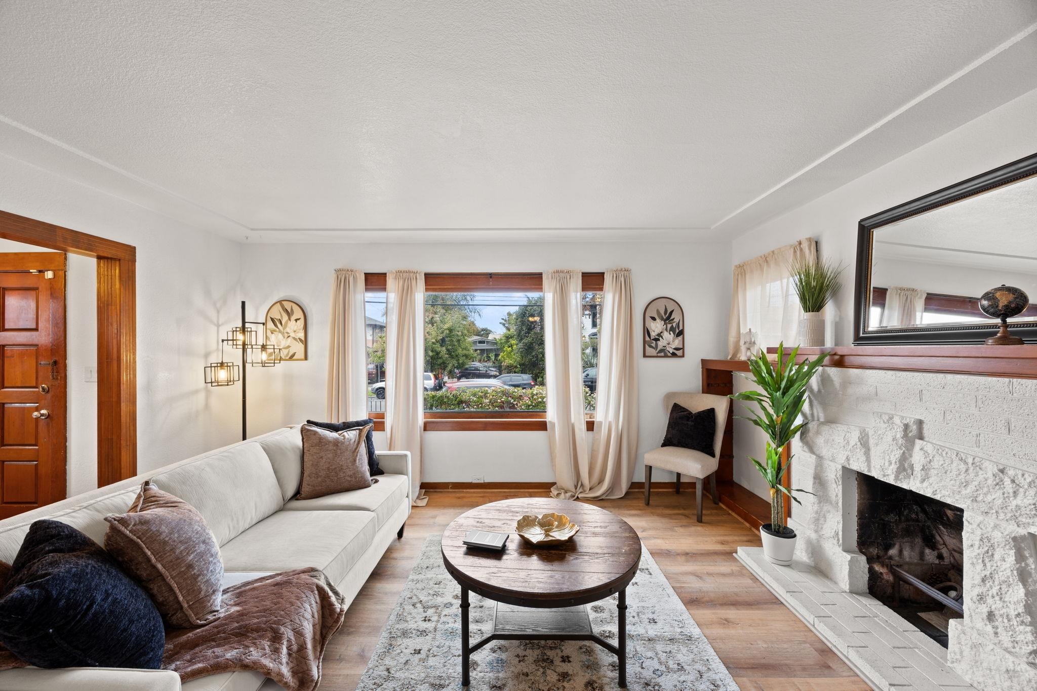 Detail Gallery Image 5 of 28 For 1742 28th Ave, Oakland,  CA 94601 - 3 Beds | 1 Baths