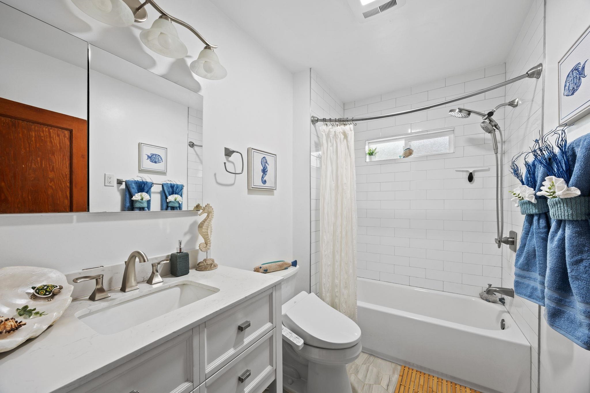 Detail Gallery Image 8 of 28 For 1742 28th Ave, Oakland,  CA 94601 - 3 Beds | 1 Baths