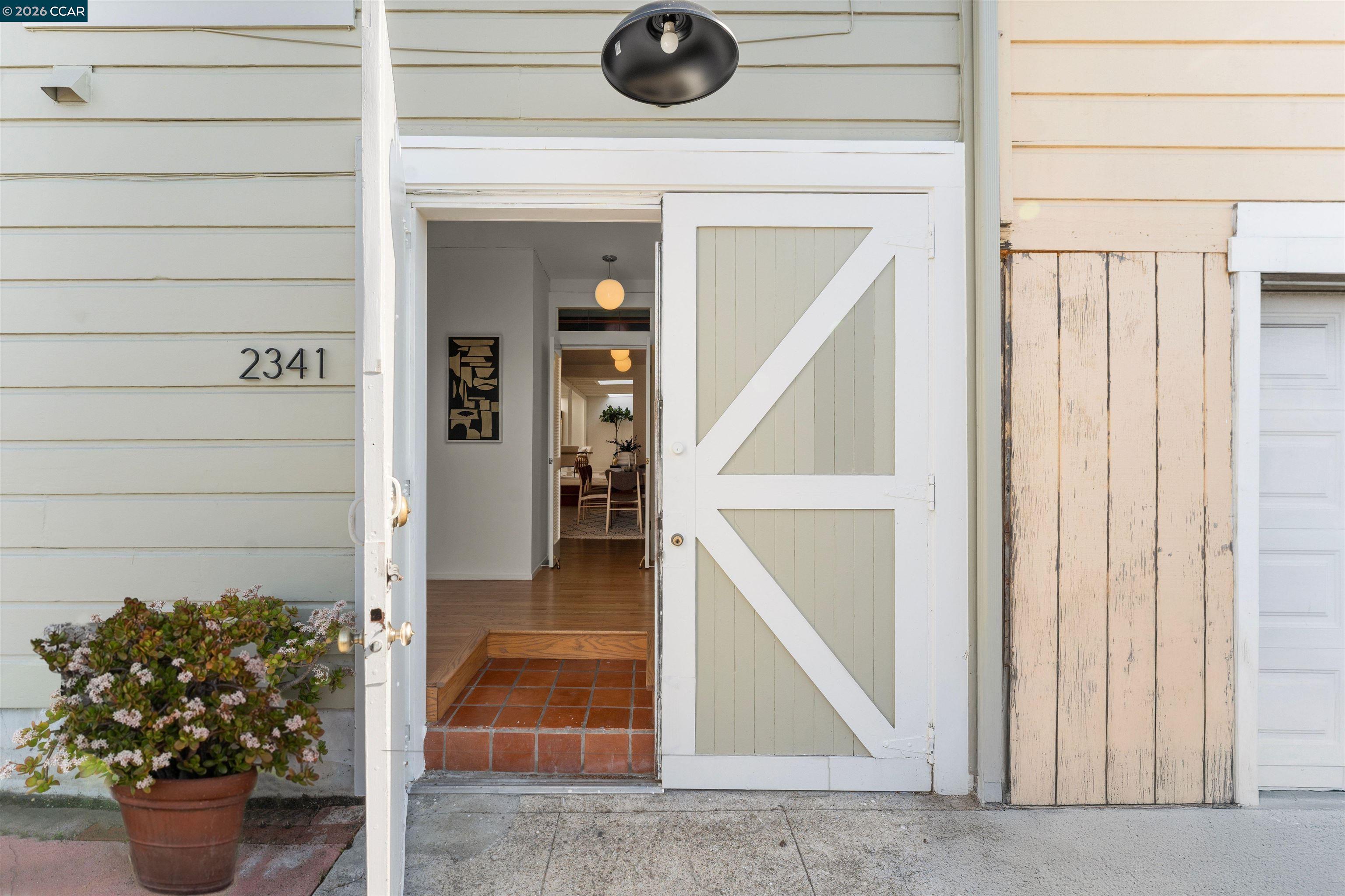 Detail Gallery Image 2 of 52 For 2341 9th Street, Berkeley,  CA 94710 - 1 Beds | 1 Baths