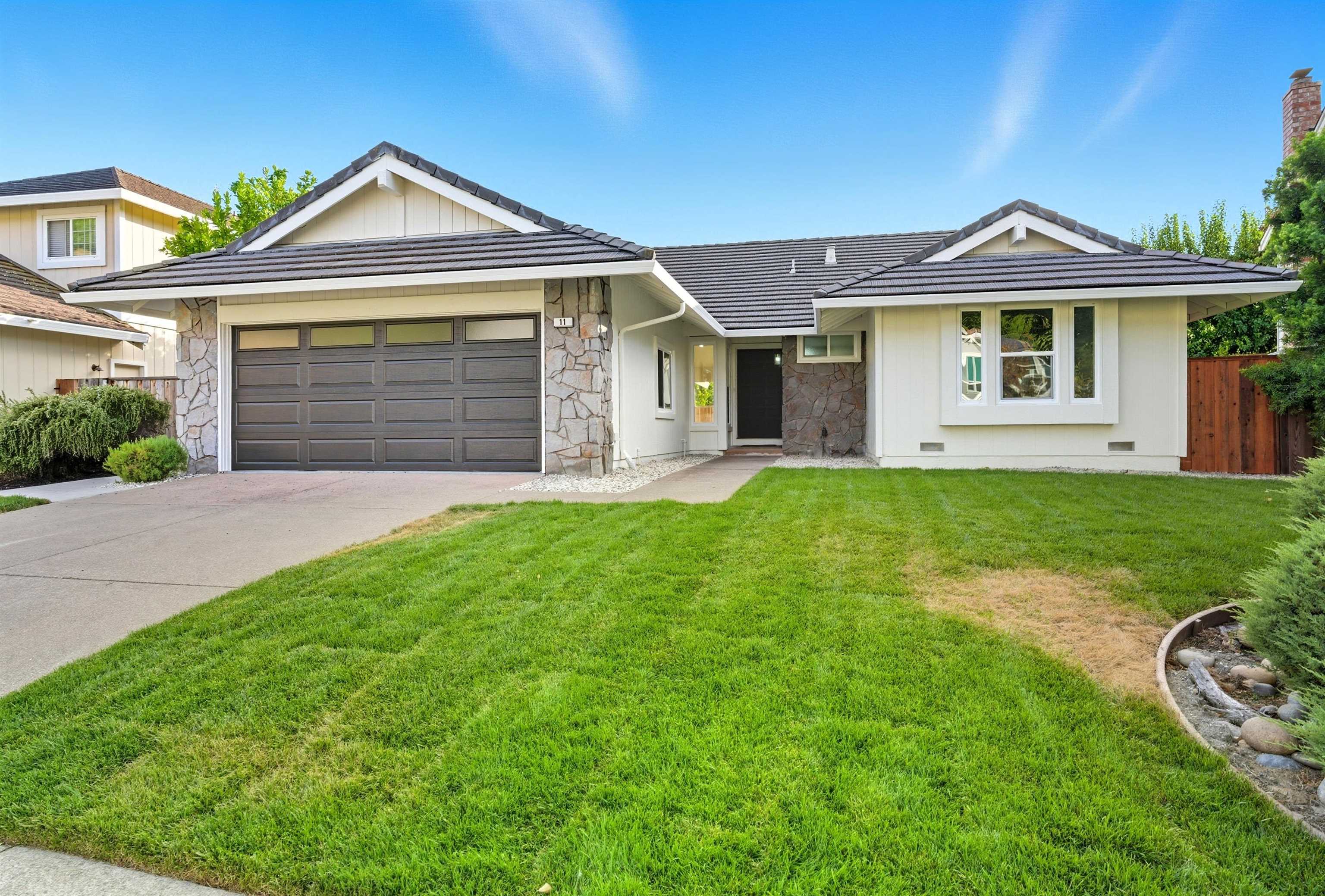 Detail Gallery Image 2 of 34 For 11 Paddock Ct, Pleasant Hill,  CA 94523 - 3 Beds | 2 Baths