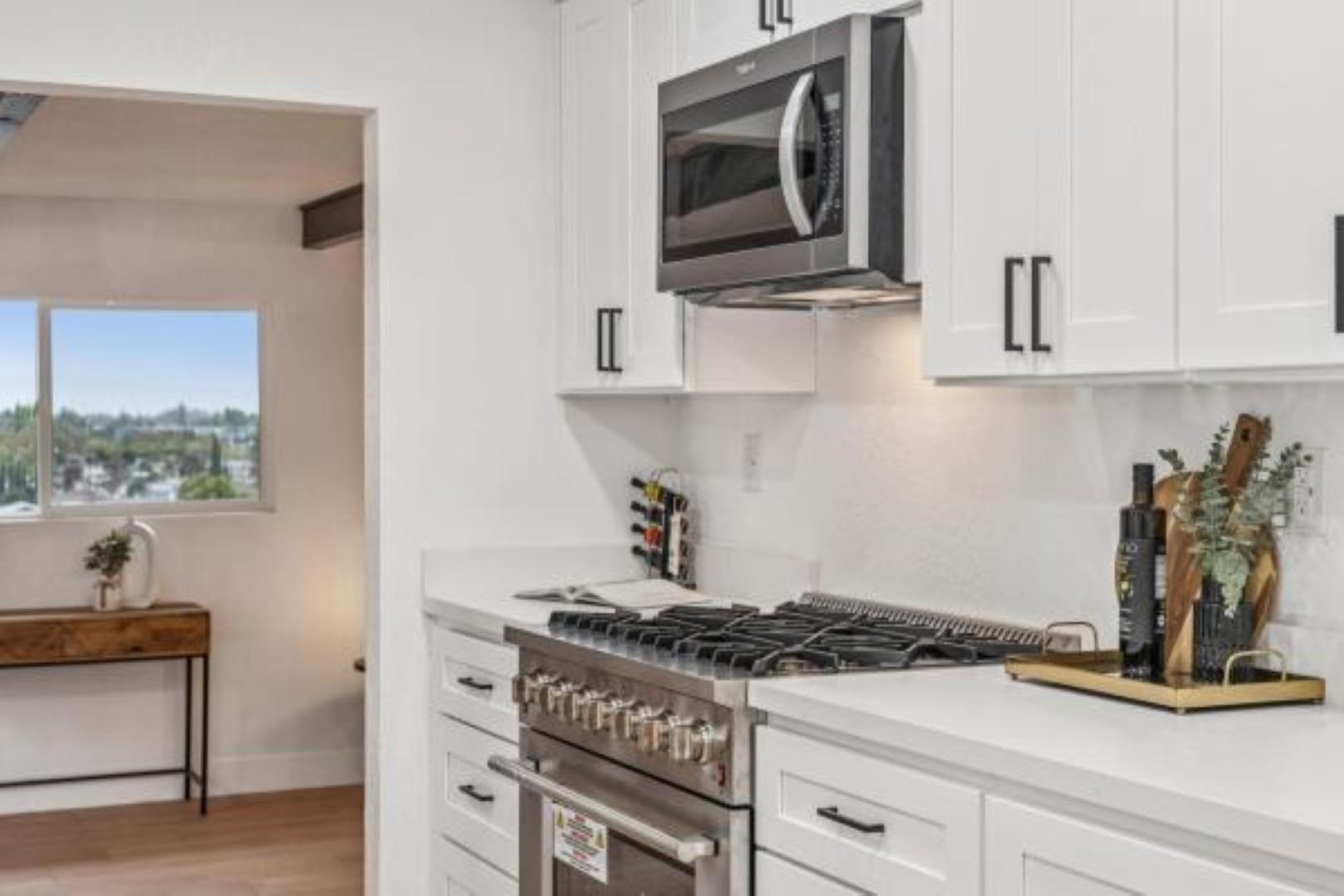 Detail Gallery Image 13 of 38 For 30951 Faircliff St, Hayward,  CA 94544 - 3 Beds | 2 Baths