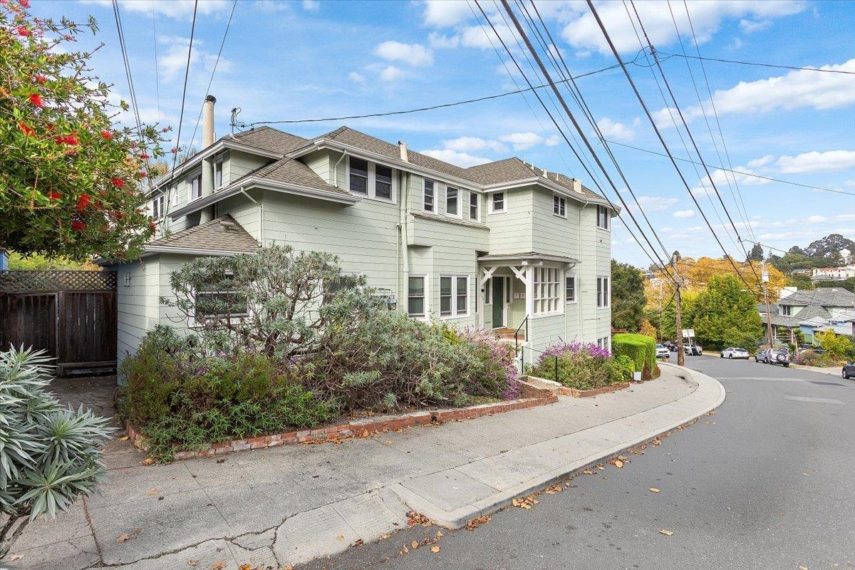 Detail Gallery Image 2 of 39 For 133 Echo Ave, Oakland,  CA 94611 - – Beds | – Baths