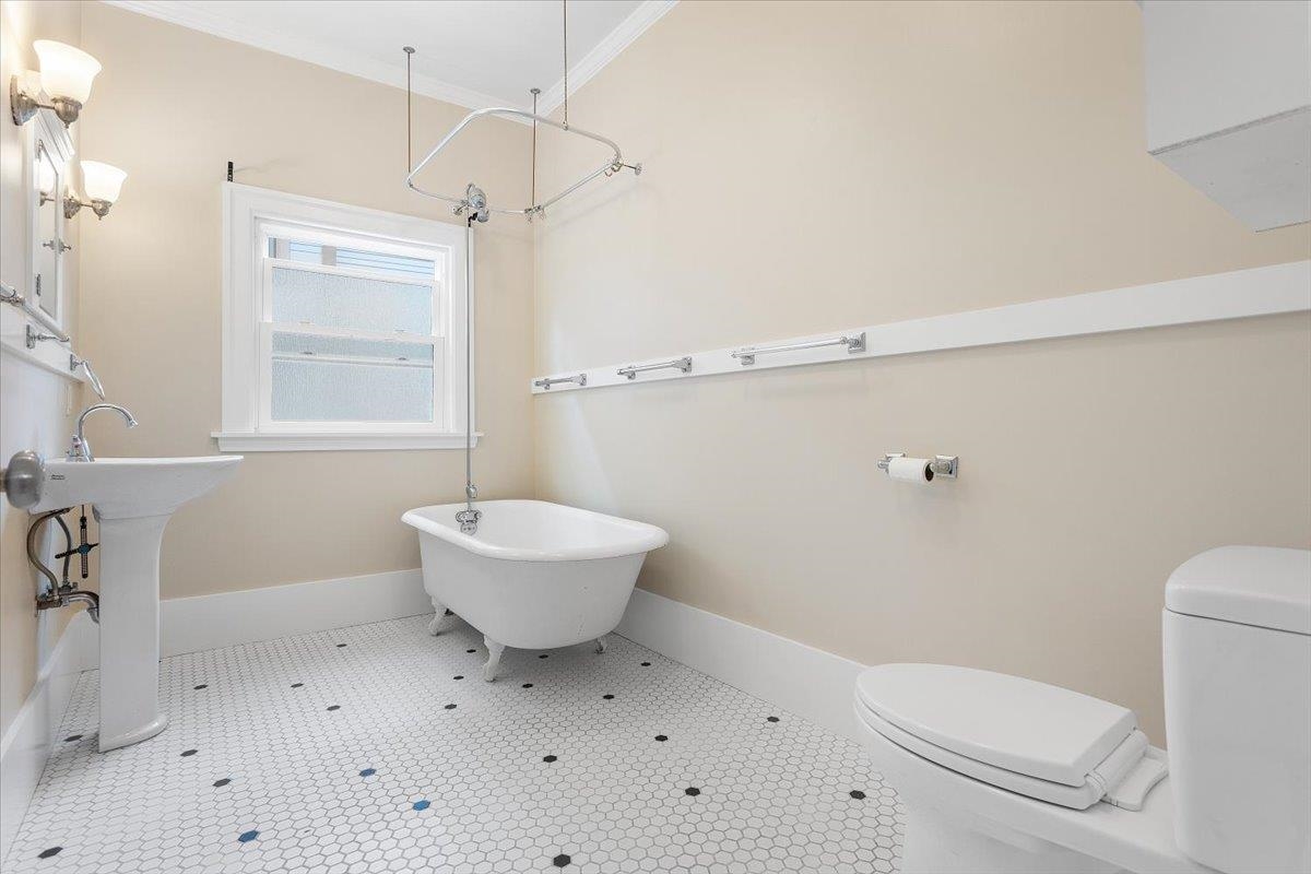 Detail Gallery Image 11 of 39 For 133 Echo Ave, Oakland,  CA 94611 - – Beds | – Baths