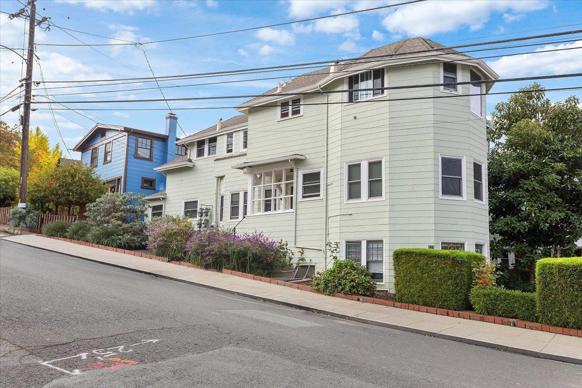 Detail Gallery Image 3 of 39 For 133 Echo Ave, Oakland,  CA 94611 - – Beds | – Baths