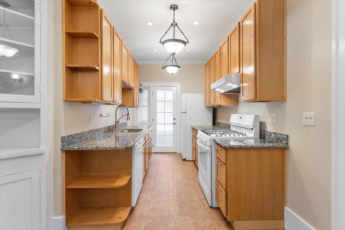 Detail Gallery Image 8 of 39 For 133 Echo Ave, Oakland,  CA 94611 - – Beds | – Baths