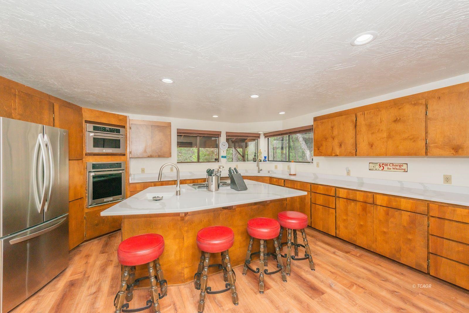 Detail Gallery Image 11 of 50 For 410 Lake Forest Dr., Trinity Center,  CA 96091 - 5 Beds | 2 Baths