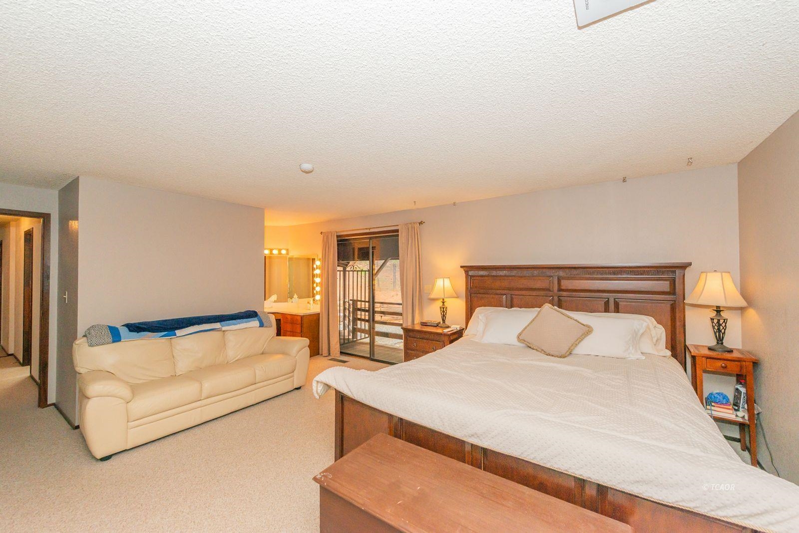 Detail Gallery Image 17 of 50 For 410 Lake Forest Dr., Trinity Center,  CA 96091 - 5 Beds | 2 Baths