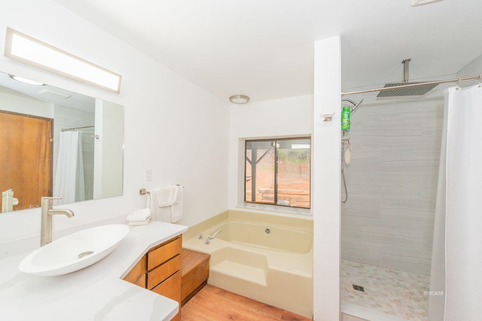 Detail Gallery Image 21 of 50 For 410 Lake Forest Dr., Trinity Center,  CA 96091 - 5 Beds | 2 Baths