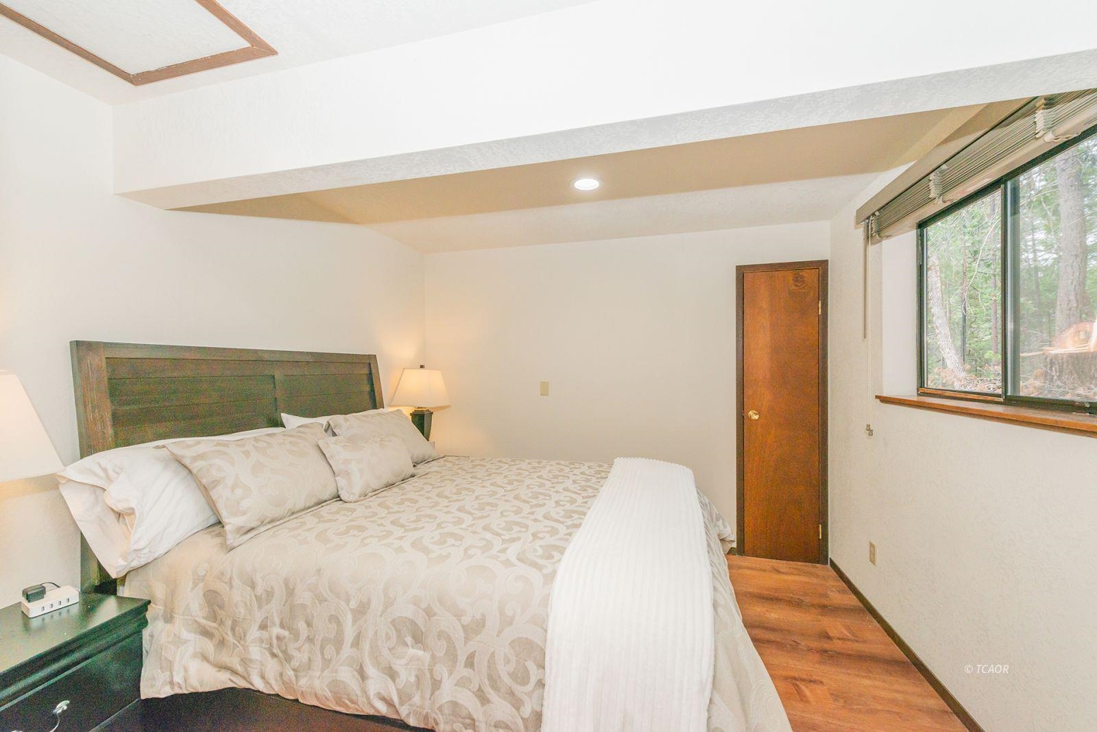 Detail Gallery Image 22 of 50 For 410 Lake Forest Dr., Trinity Center,  CA 96091 - 5 Beds | 2 Baths