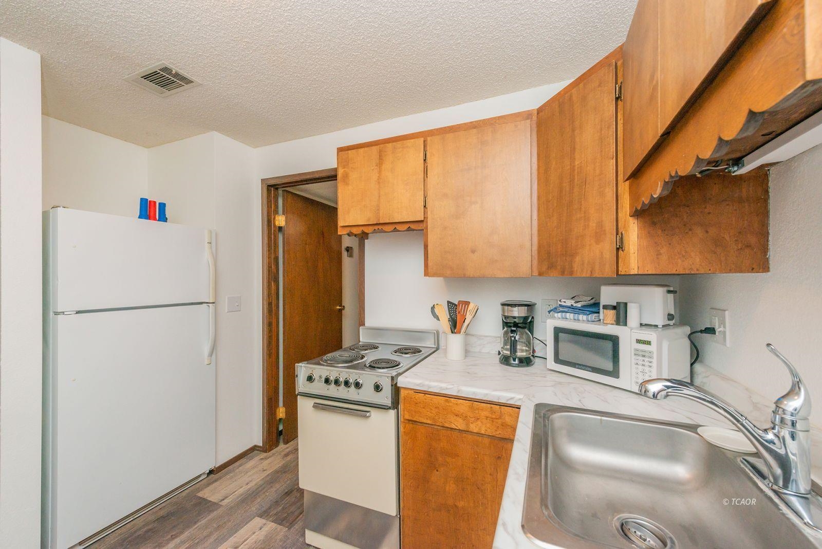 Detail Gallery Image 28 of 50 For 410 Lake Forest Dr., Trinity Center,  CA 96091 - 5 Beds | 2 Baths