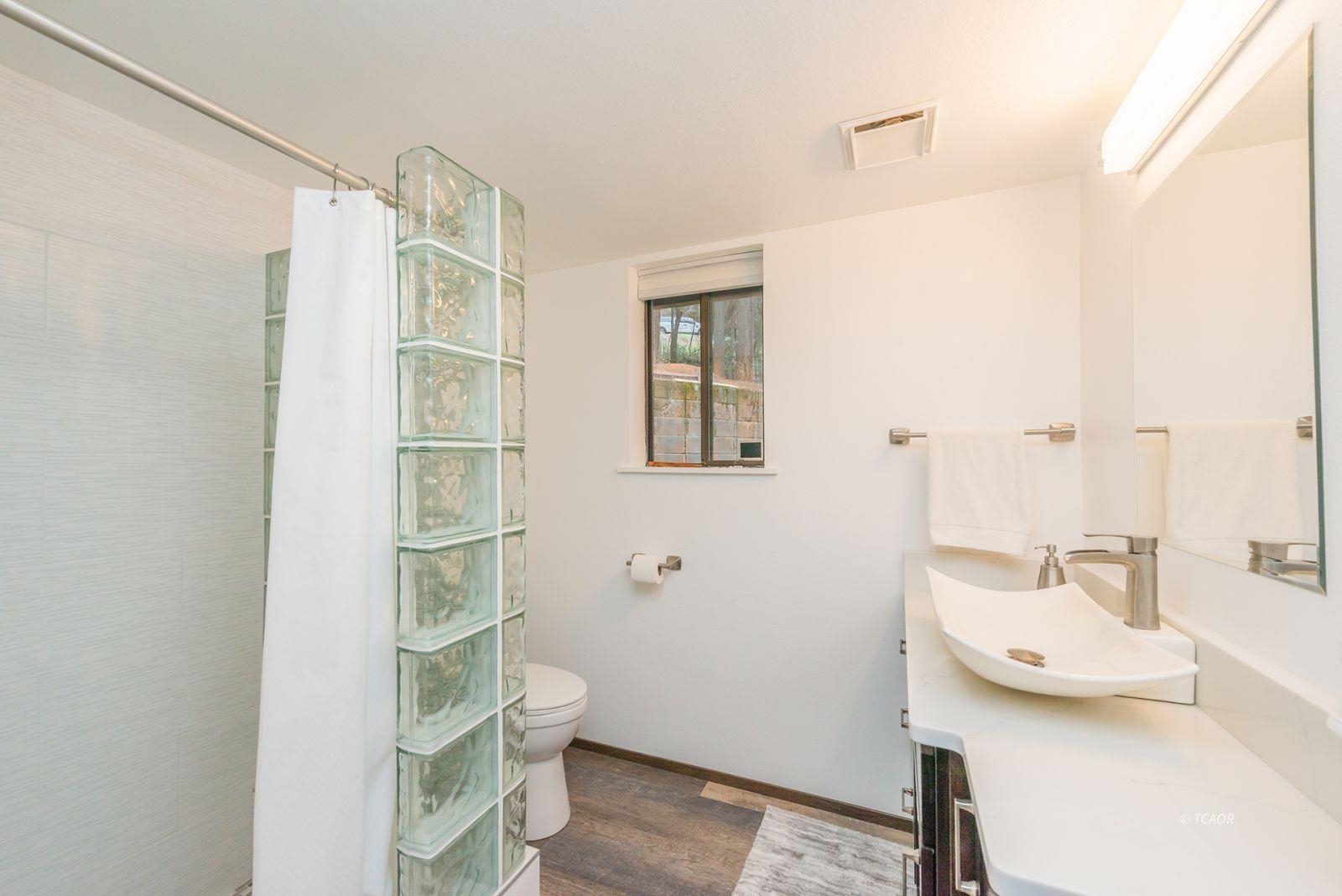 Detail Gallery Image 29 of 50 For 410 Lake Forest Dr., Trinity Center,  CA 96091 - 5 Beds | 2 Baths