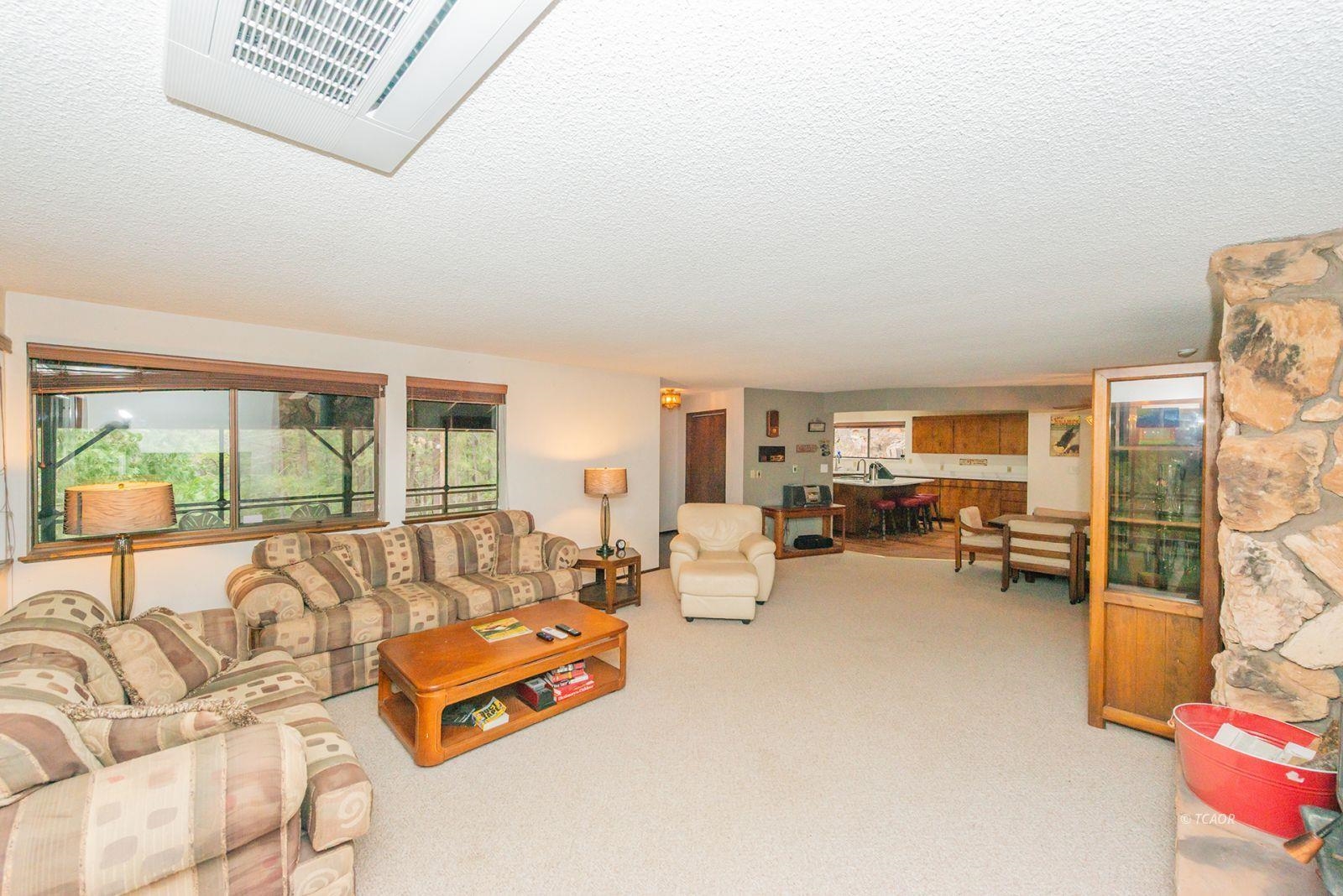 Detail Gallery Image 4 of 50 For 410 Lake Forest Dr., Trinity Center,  CA 96091 - 5 Beds | 2 Baths