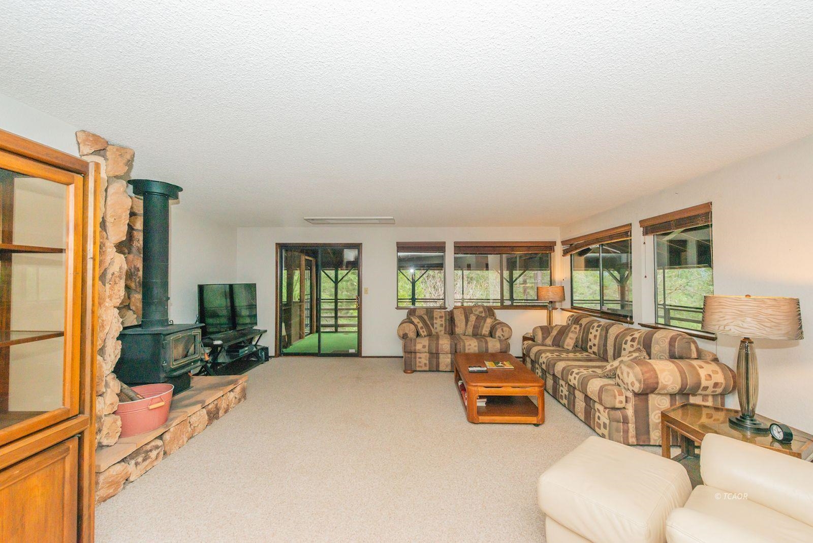 Detail Gallery Image 8 of 50 For 410 Lake Forest Dr., Trinity Center,  CA 96091 - 5 Beds | 2 Baths