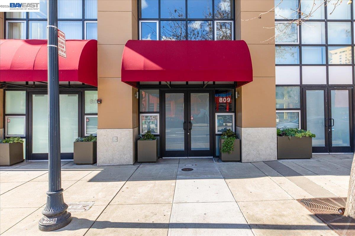 Detail Gallery Image 2 of 36 For 809 Clay St, Oakland,  CA 94607 - 1 Beds | 1 Baths