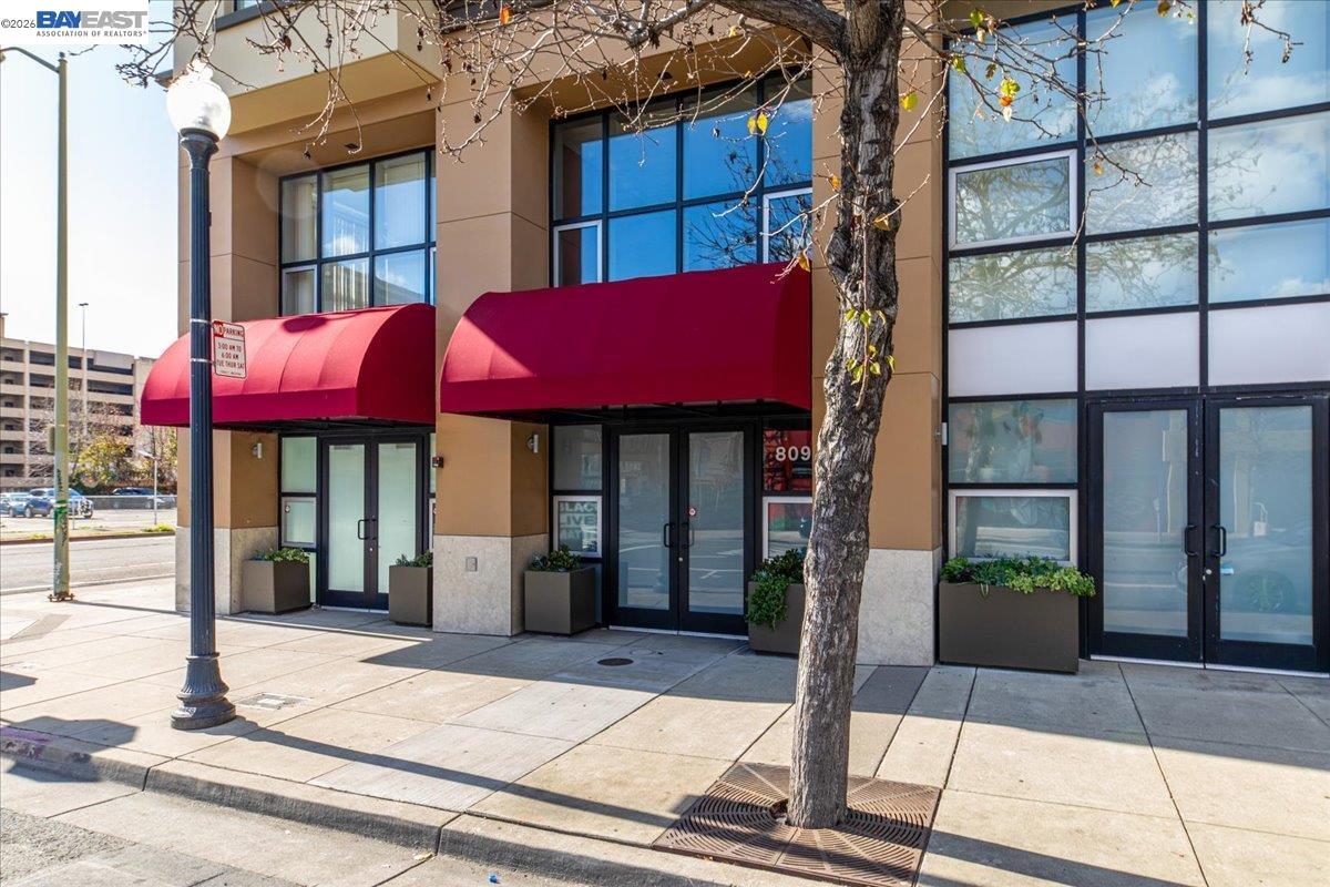 Detail Gallery Image 5 of 36 For 809 Clay St, Oakland,  CA 94607 - 1 Beds | 1 Baths