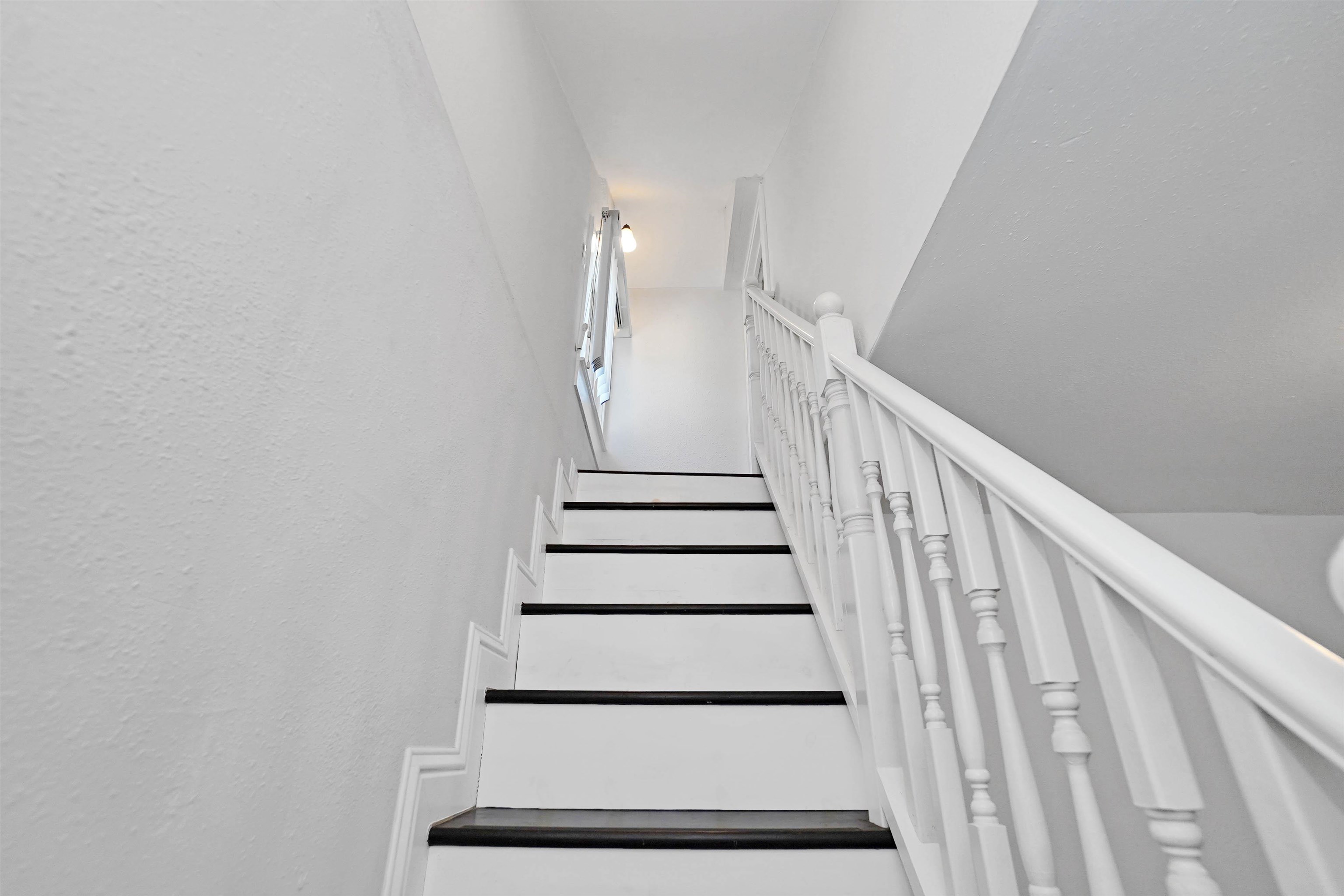 Detail Gallery Image 15 of 21 For 2821 Vallecito Pl, Oakland,  CA 94606 - 2 Beds | 1 Baths