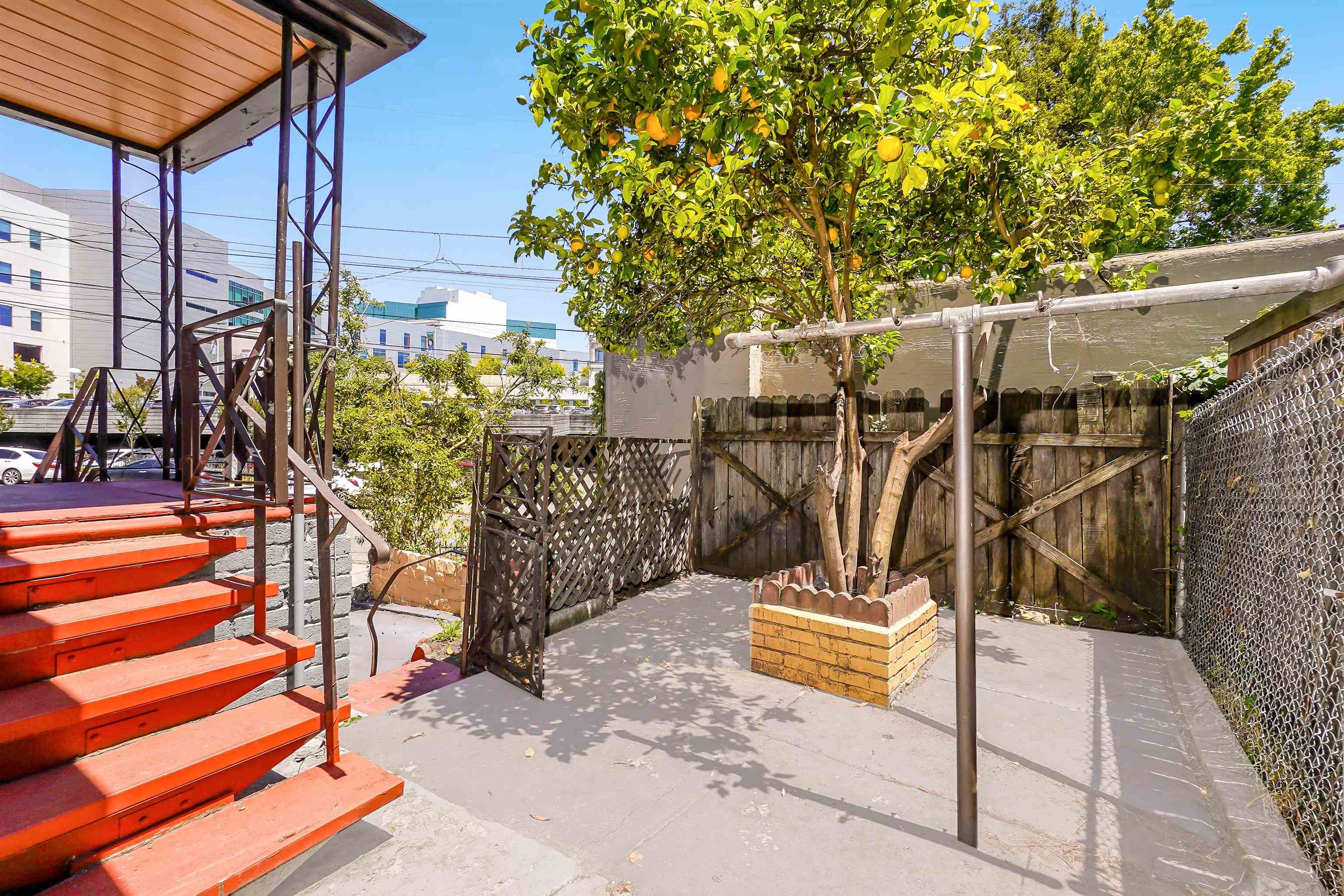 Detail Gallery Image 3 of 21 For 2821 Vallecito Pl, Oakland,  CA 94606 - 2 Beds | 1 Baths