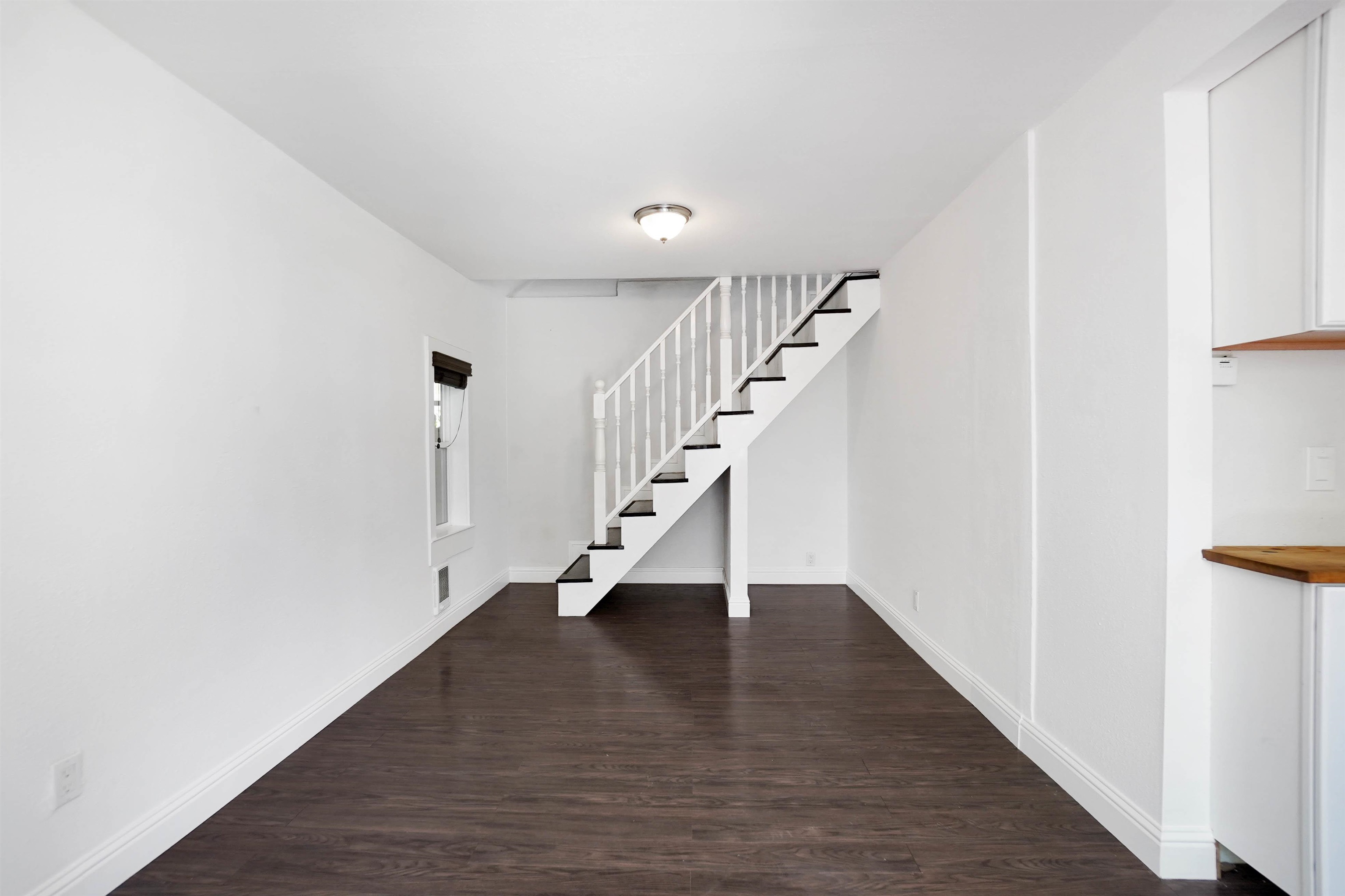 Detail Gallery Image 5 of 21 For 2821 Vallecito Pl, Oakland,  CA 94606 - 2 Beds | 1 Baths