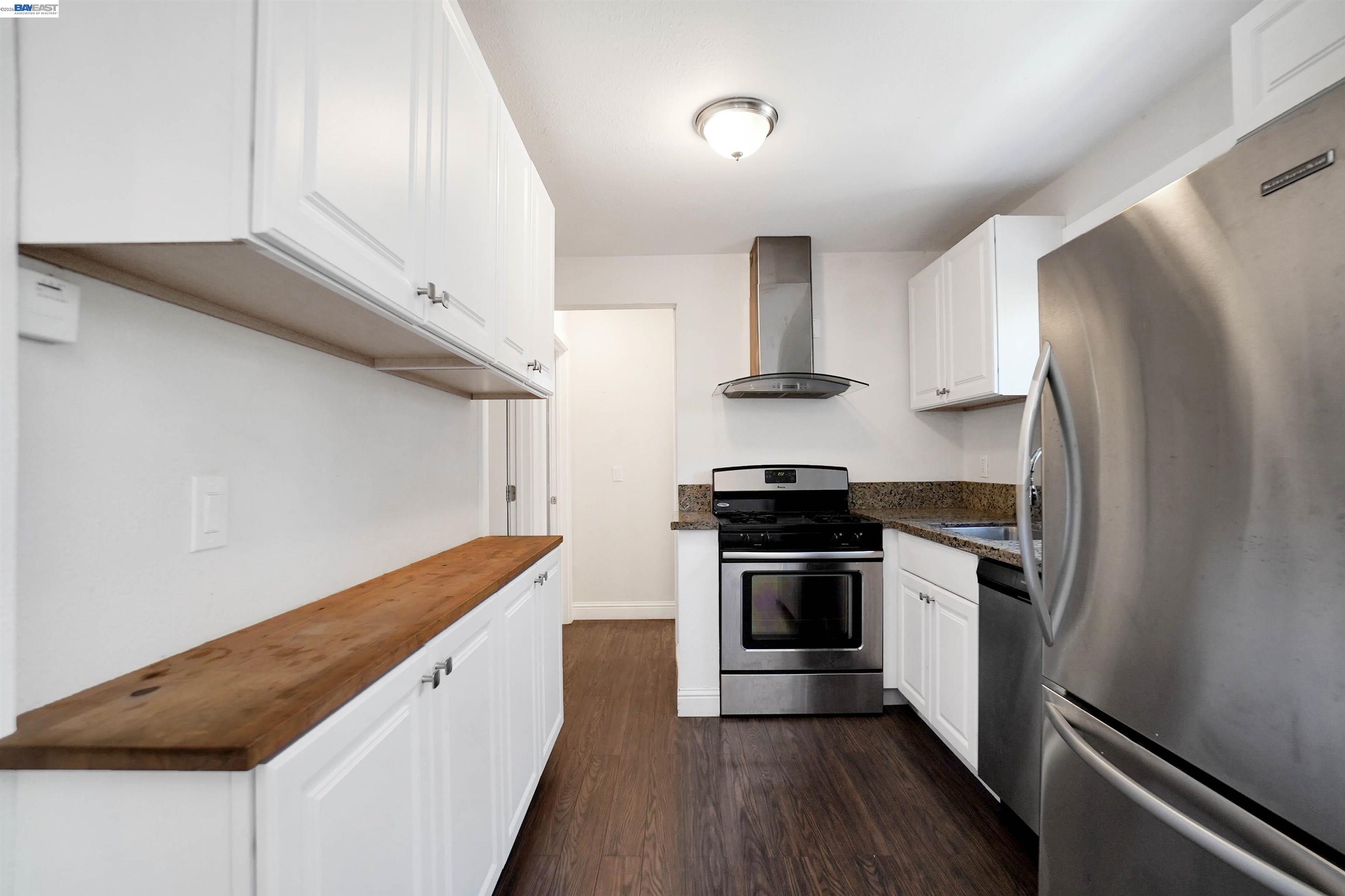 Detail Gallery Image 8 of 22 For 2821 Vallecito Pl, Oakland,  CA 94606 - 3 Beds | 1 Baths