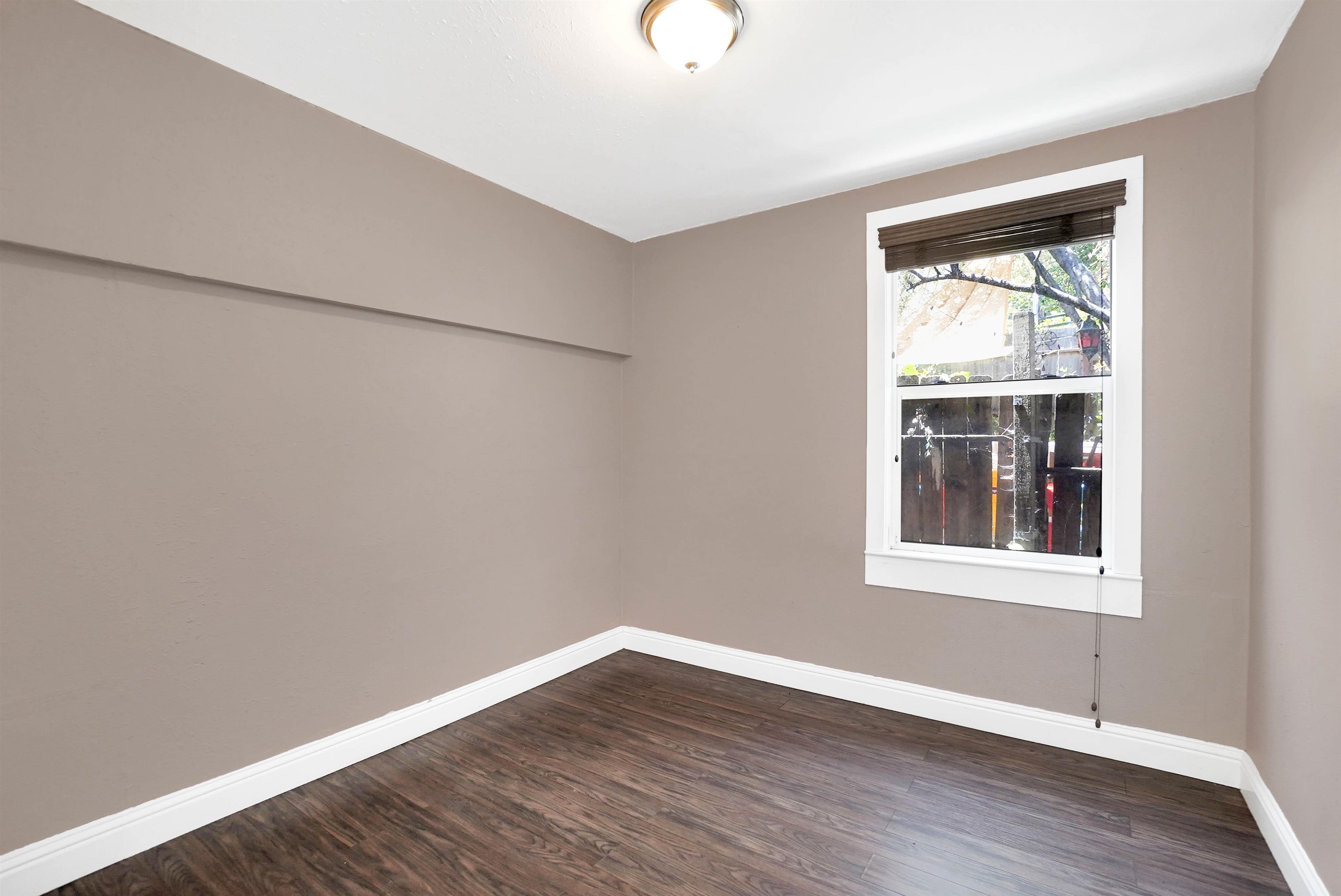 Detail Gallery Image 10 of 21 For 2821 Vallecito Pl, Oakland,  CA 94606 - 2 Beds | 1 Baths