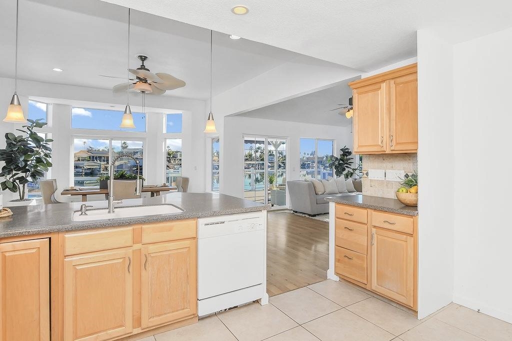 Detail Gallery Image 11 of 47 For 1240 Marina Cir, Discovery Bay,  CA 94505 - 3 Beds | 3 Baths