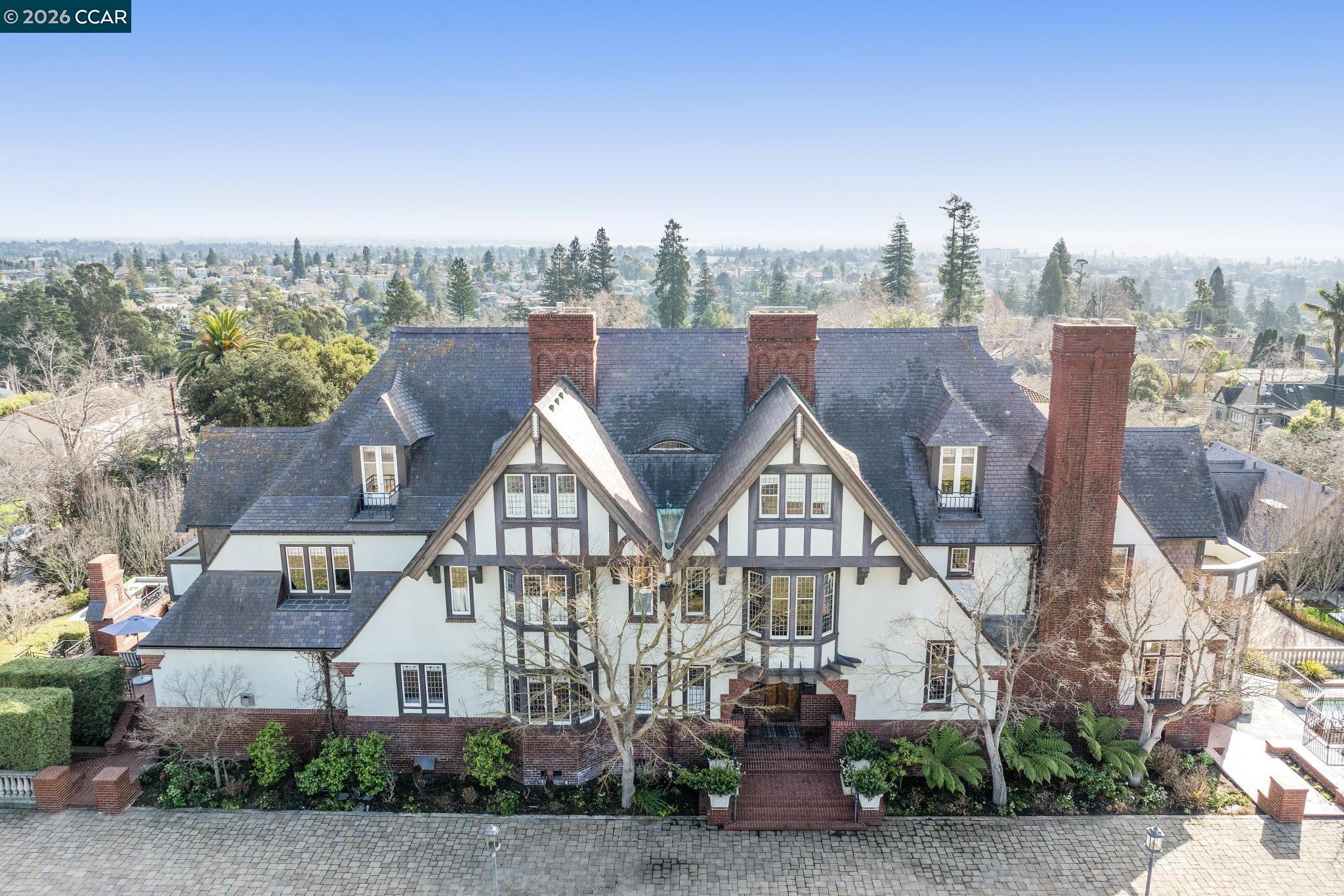 Detail Gallery Image 2 of 60 For 62 Farragut Ave, Piedmont,  CA 94610 - 6 Beds | 8/1 Baths