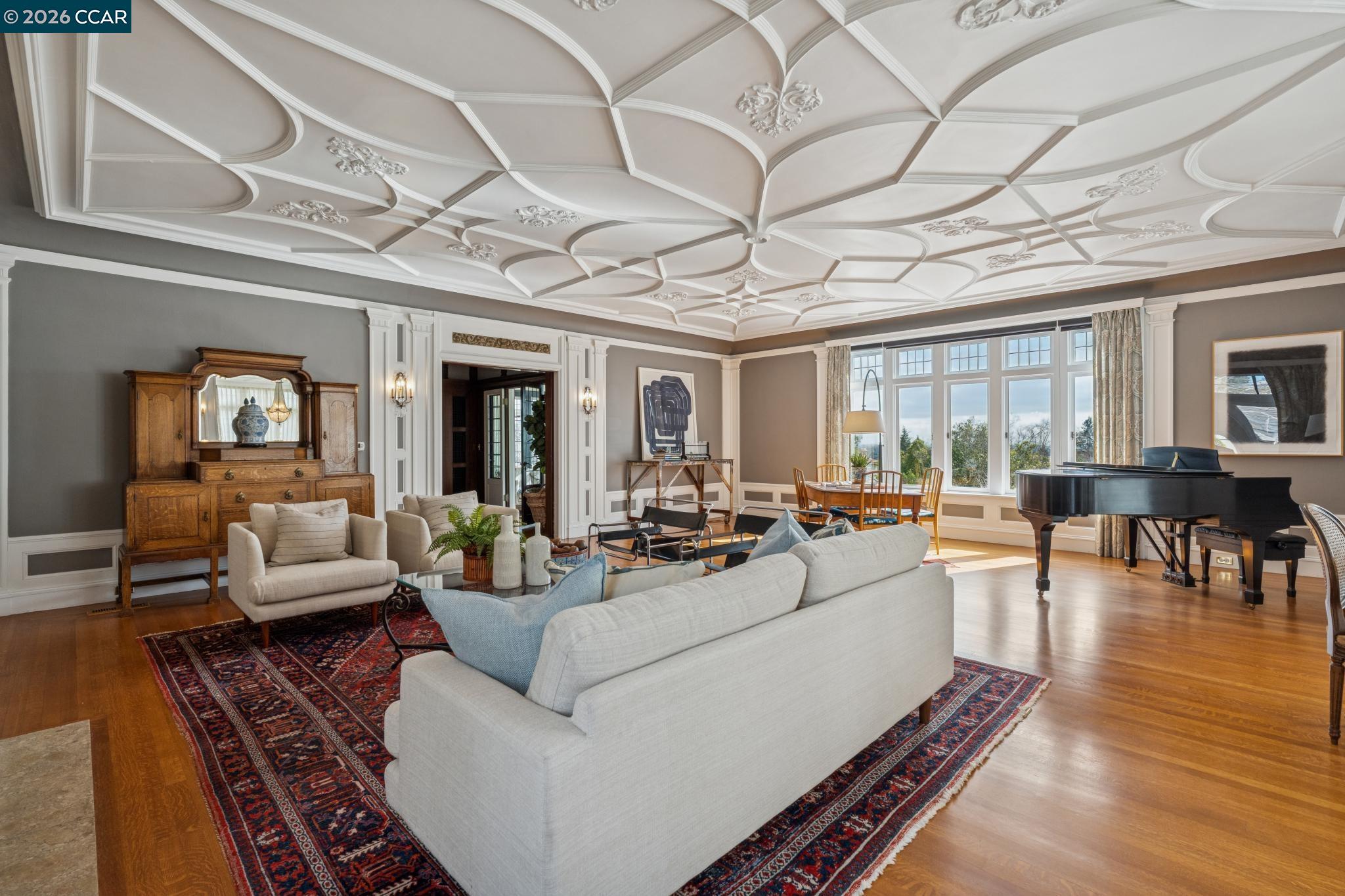 Detail Gallery Image 11 of 60 For 62 Farragut Ave, Piedmont,  CA 94610 - 6 Beds | 8/1 Baths