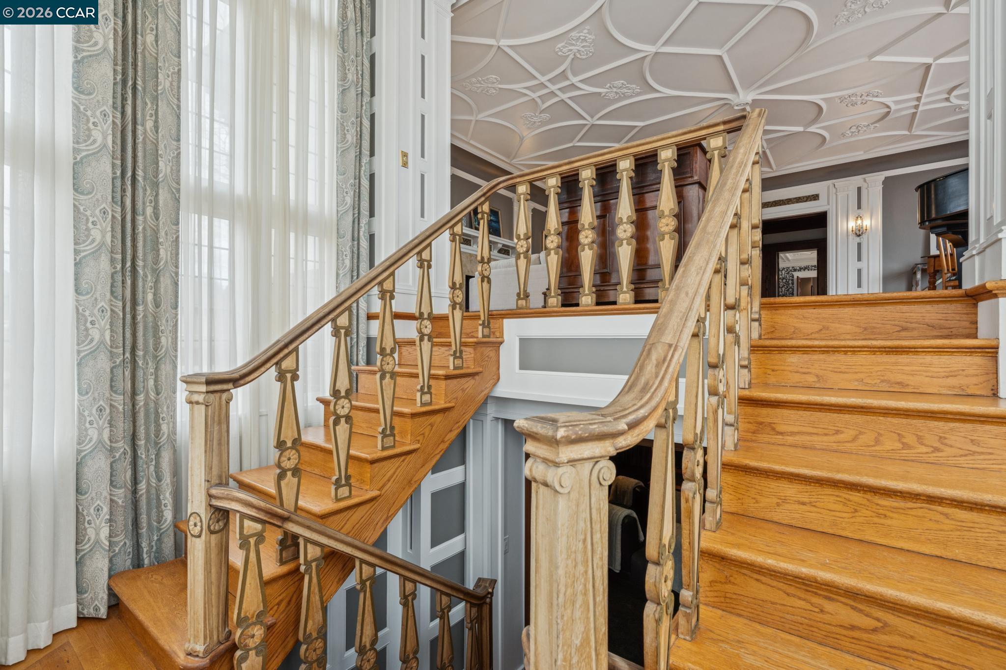 Detail Gallery Image 12 of 60 For 62 Farragut Ave, Piedmont,  CA 94610 - 6 Beds | 8/1 Baths