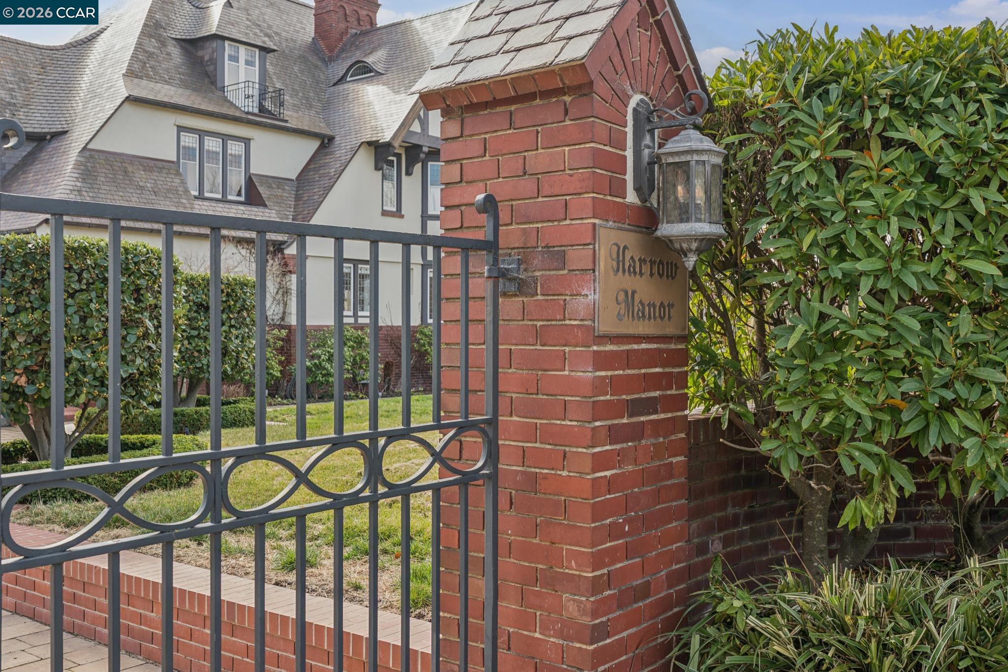 Detail Gallery Image 3 of 60 For 62 Farragut Ave, Piedmont,  CA 94610 - 6 Beds | 8/1 Baths