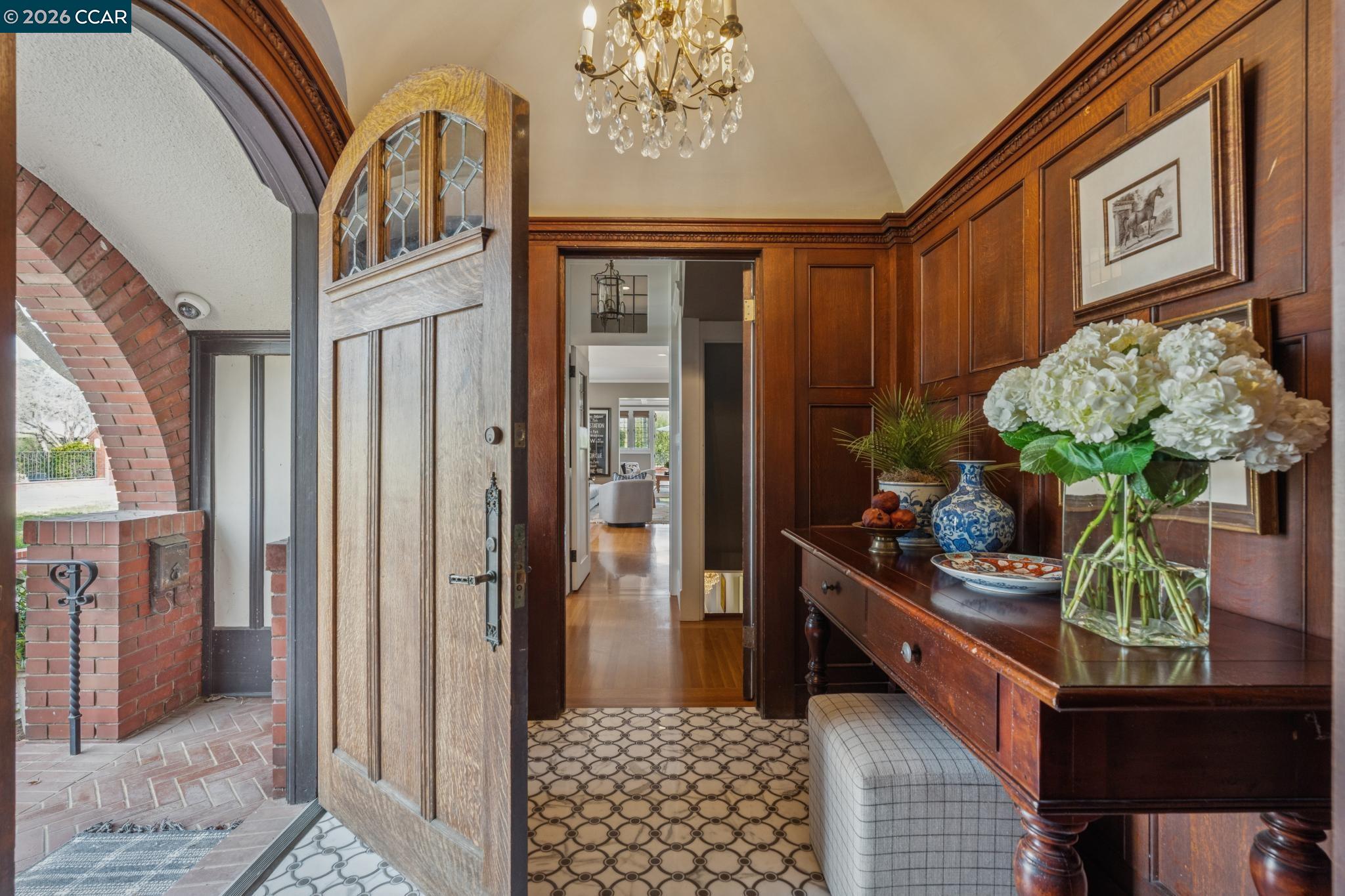 Detail Gallery Image 5 of 60 For 62 Farragut Ave, Piedmont,  CA 94610 - 6 Beds | 8/1 Baths