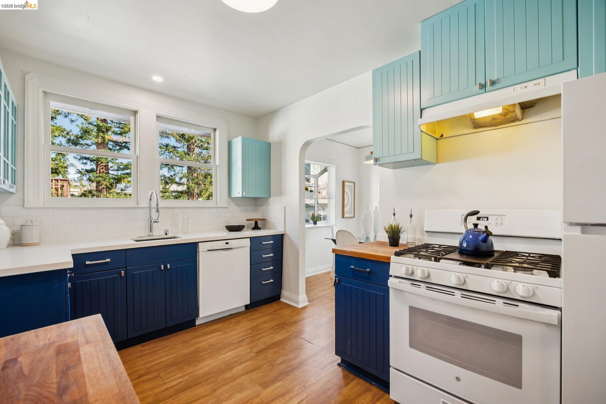 Detail Gallery Image 15 of 59 For 1207 Francisco Street #2,  Berkeley,  CA 94702 - 3 Beds | 2 Baths