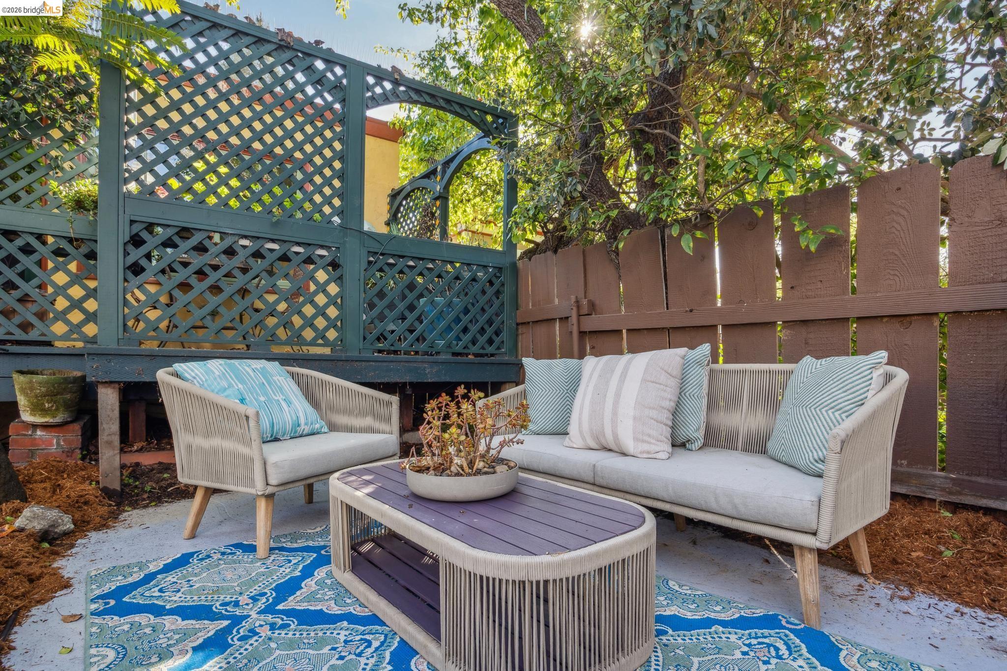 Detail Gallery Image 47 of 59 For 1207 Francisco Street #2,  Berkeley,  CA 94702 - 3 Beds | 2 Baths